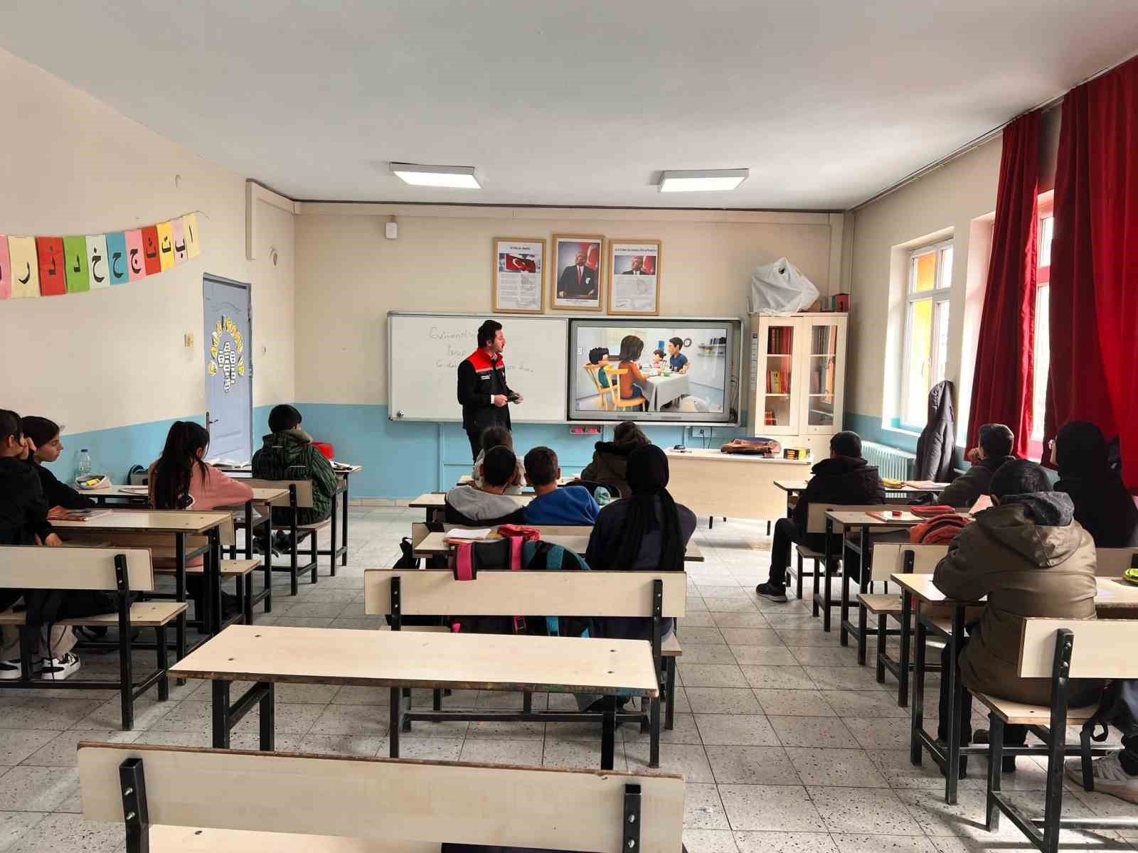 Kars&rsquo;ta &Ouml;ğrencilere "Gıda G&uuml;venilirliği, Gıda Kayıpları ve İsrafın Azaltılması" konularında bilgilendirme yapıldı
