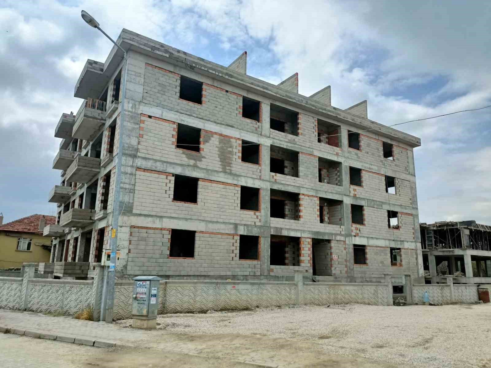 İnşaata iş başvurusu için gelen adam asansör boşluğuna düşerek hayatını kaybetti