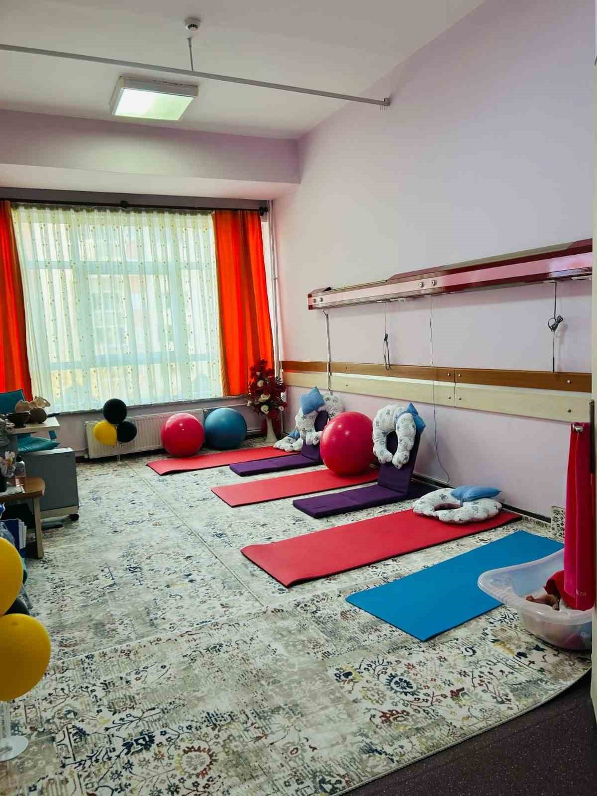 Uzm. Dr. Mehmet Meral: "Doğum korkulacak değil, kutlanılacak bir eylemdir"