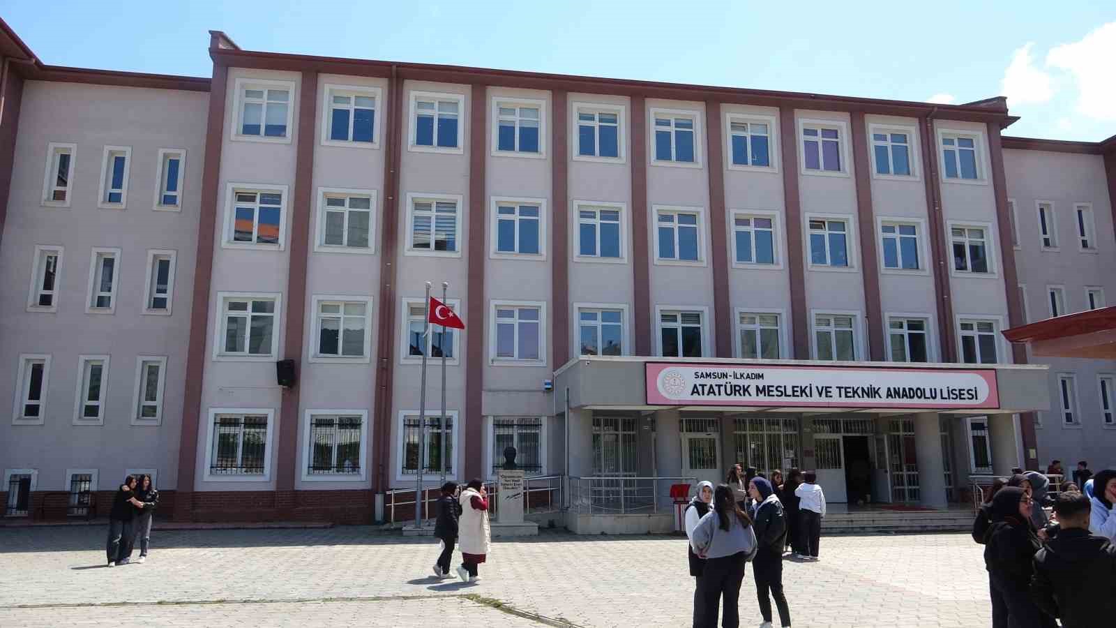 Darp mağduru &ouml;ğretmen: "Ben bir kahraman değilim, g&ouml;revimi yaptım"
