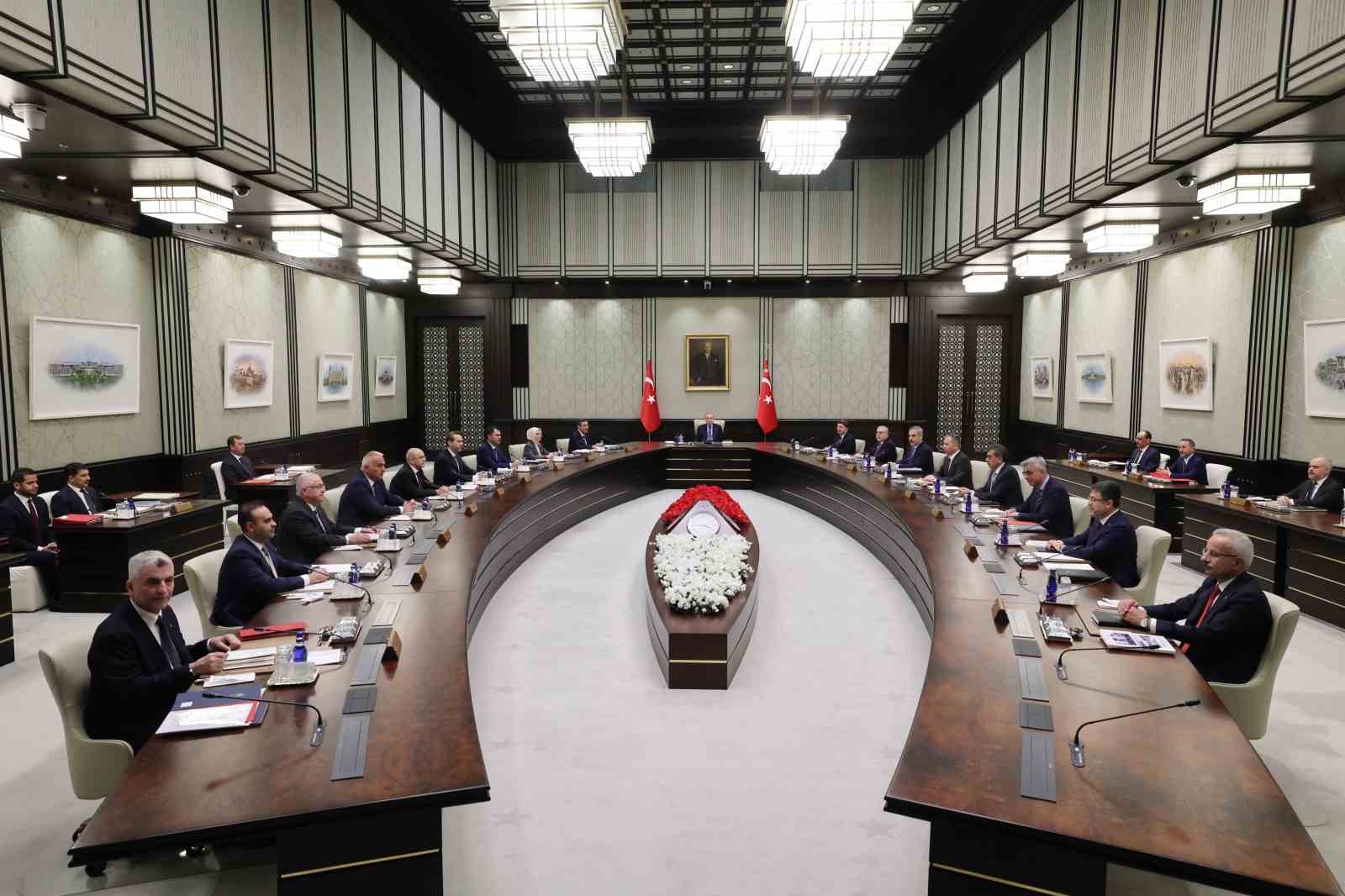 Cumhurbaşkanlığı Kabinesi, Cumhurbaşkanı Recep Tayyip Erdoğan başkanlığında Cumhurbaşkanlığı Külliyesi’nde toplandı.