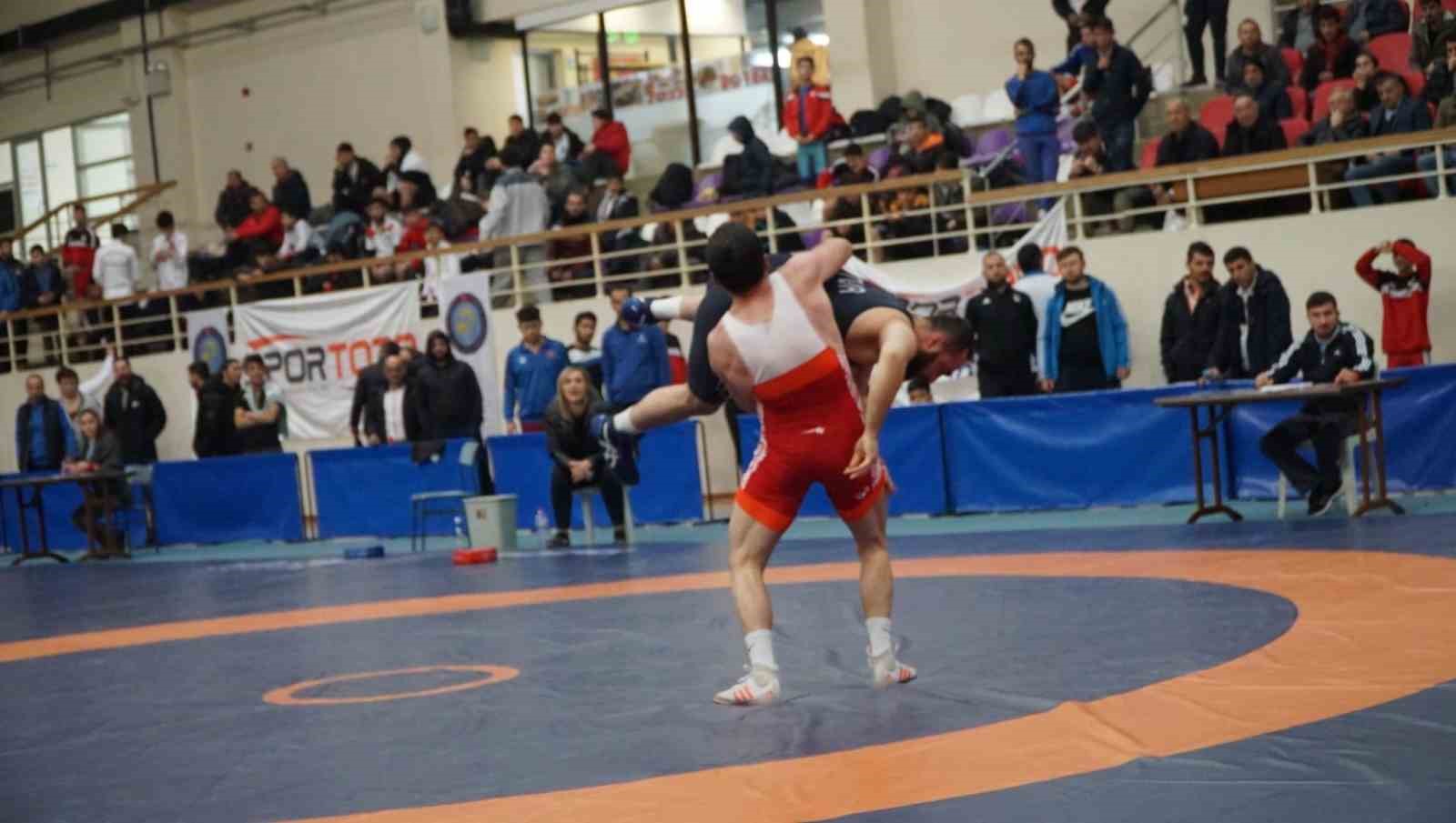 Elazığlı işitme engelli g&uuml;reş&ccedil;i 3. oldu
