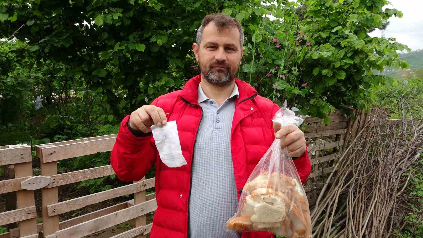 Satın aldığı ekmek k&uuml;fl&uuml; ve &ccedil;ift etiketli &ccedil;ıktı, şikayet&ccedil;i oldu
