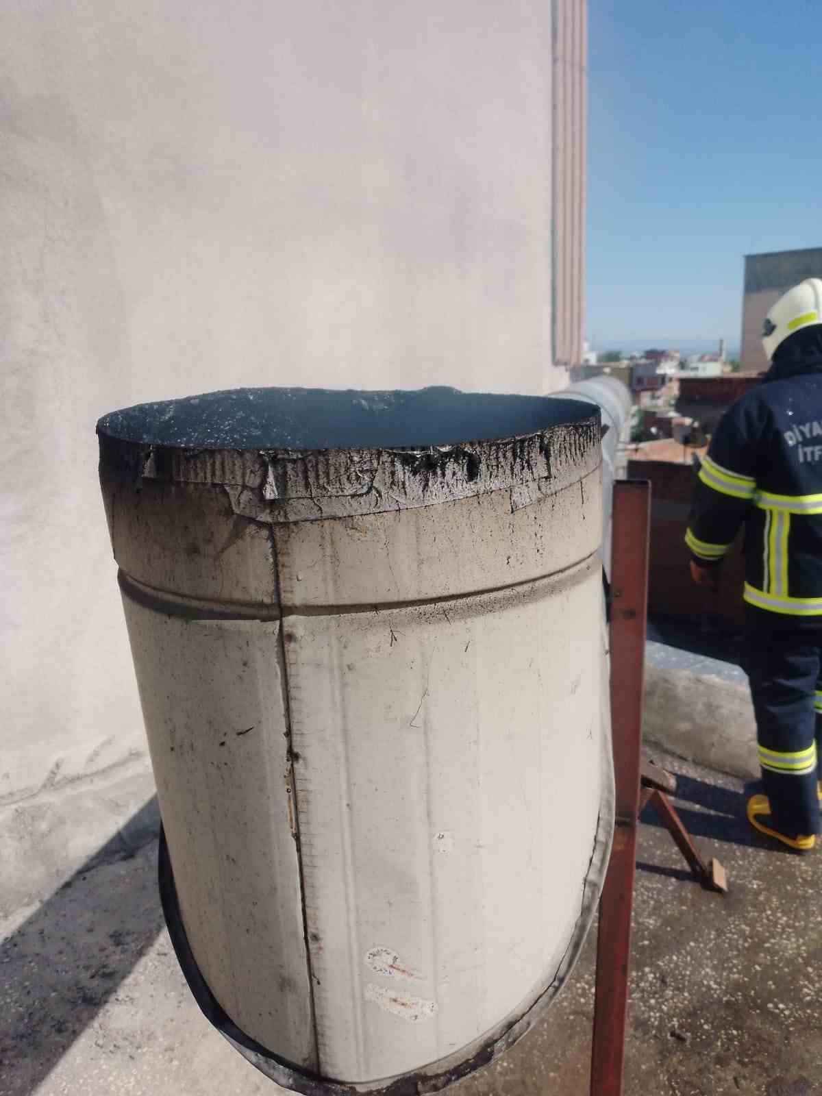 Diyarbakır&rsquo;da fırının bacasından &ccedil;ıkan yoğun duman paniğe neden oldu
