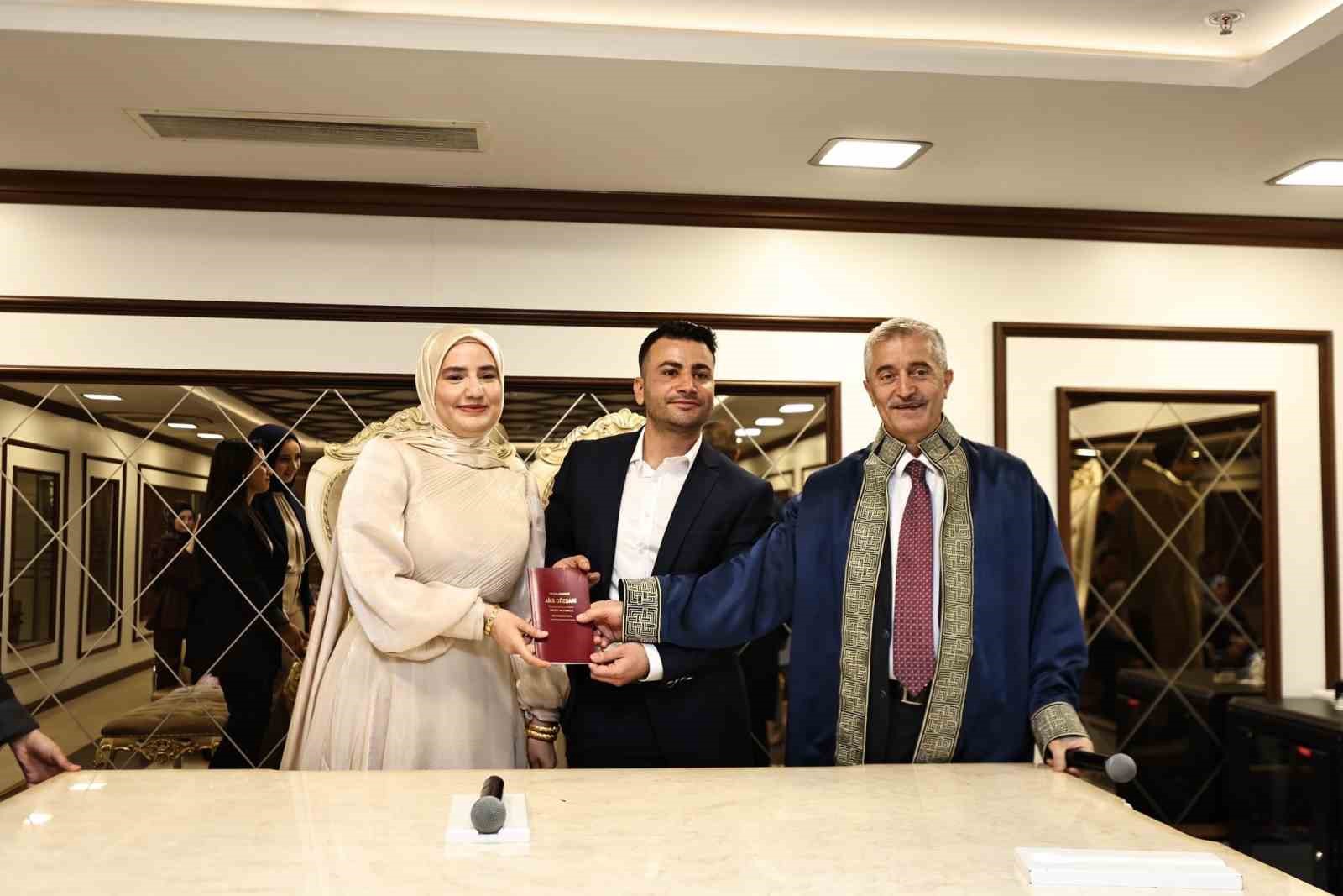 Tahmazoğlu’ndan yeni evlenecek çiftlere sürpriz