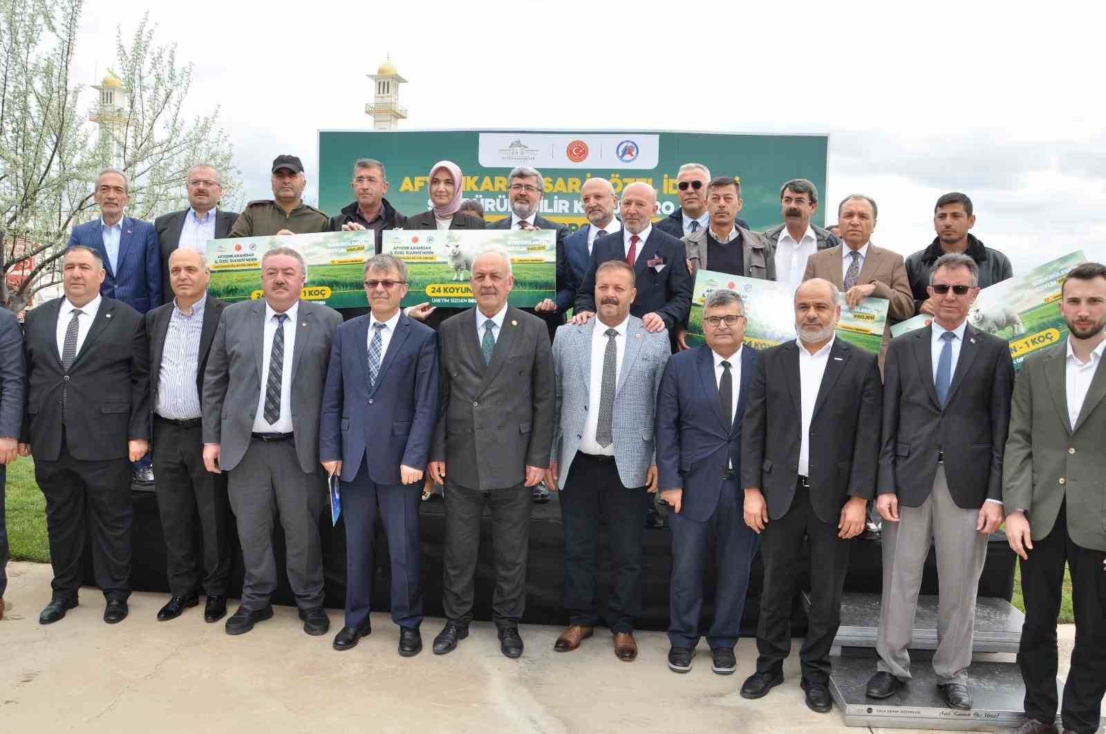 İl genelindeki 127 yetiştiriciye 3 bin 72 koyun ve 128 koç teslim edildi