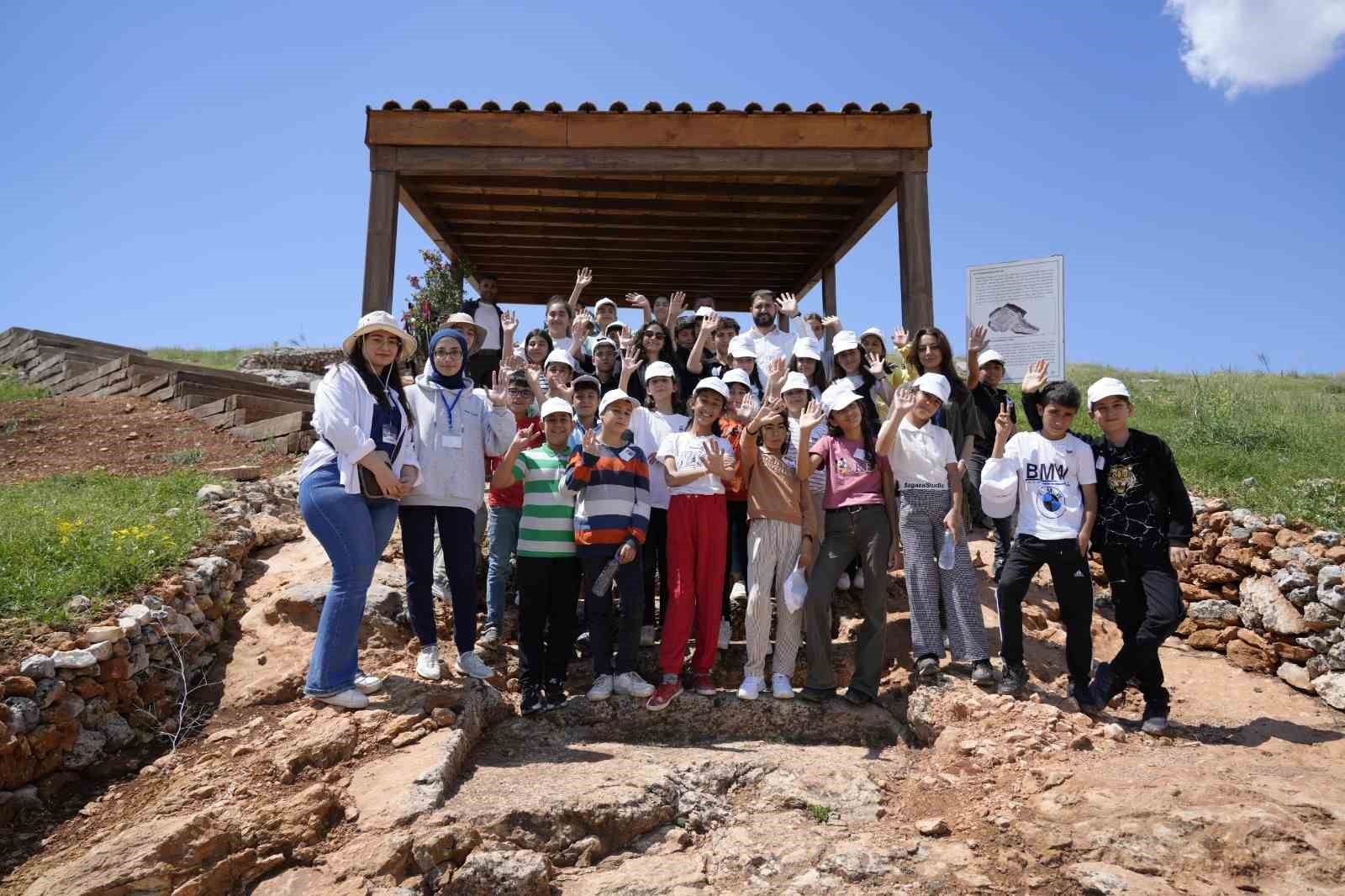 Arkeoloji topluluğundan minik kaşiflere k&uuml;lt&uuml;rel miras eğitimi
