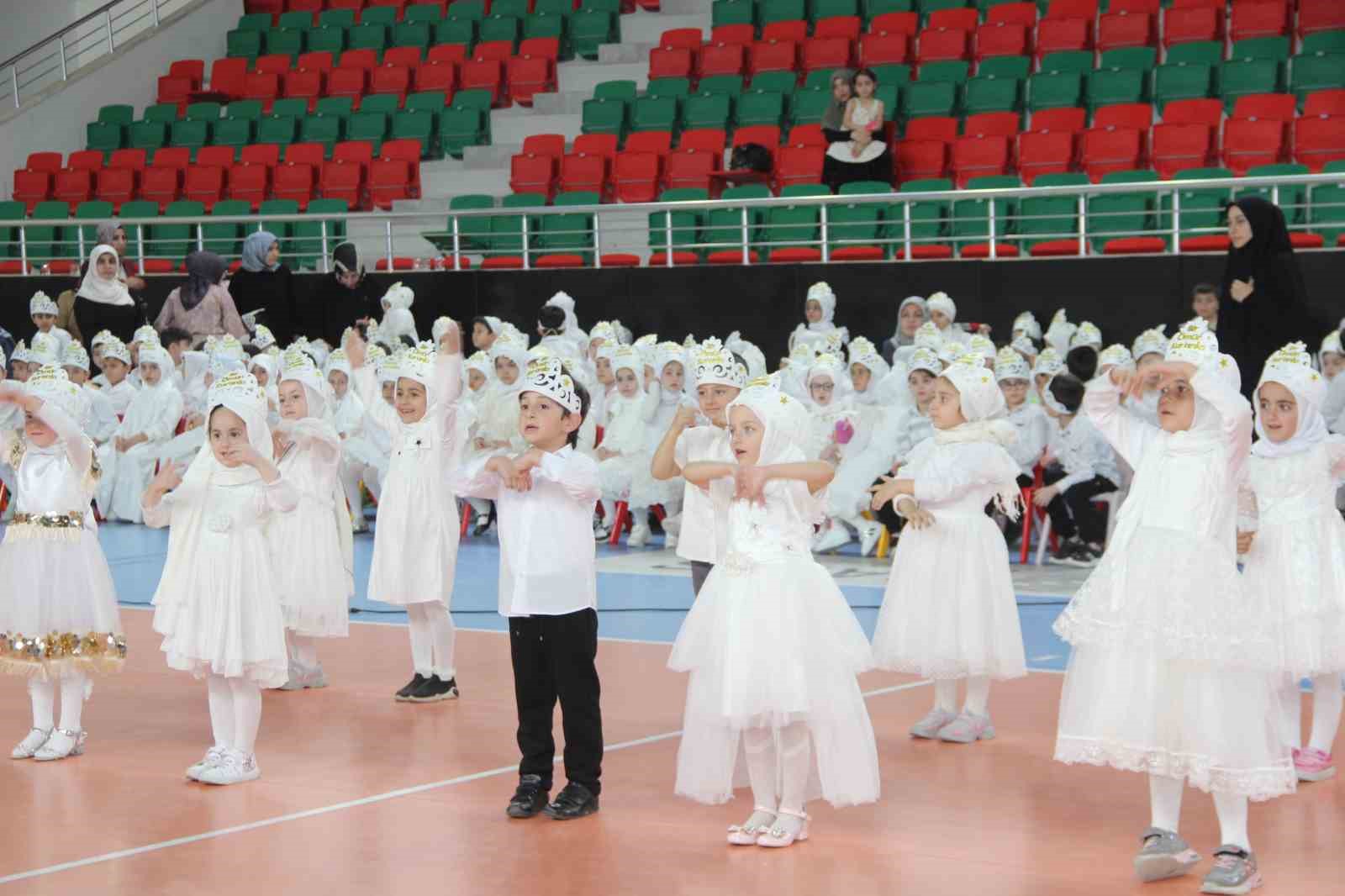 Cizre’de 4-6 yaş kurslarında öğrenciler için Kur’an-ı Kerim’e geçiş programı düzenlendi