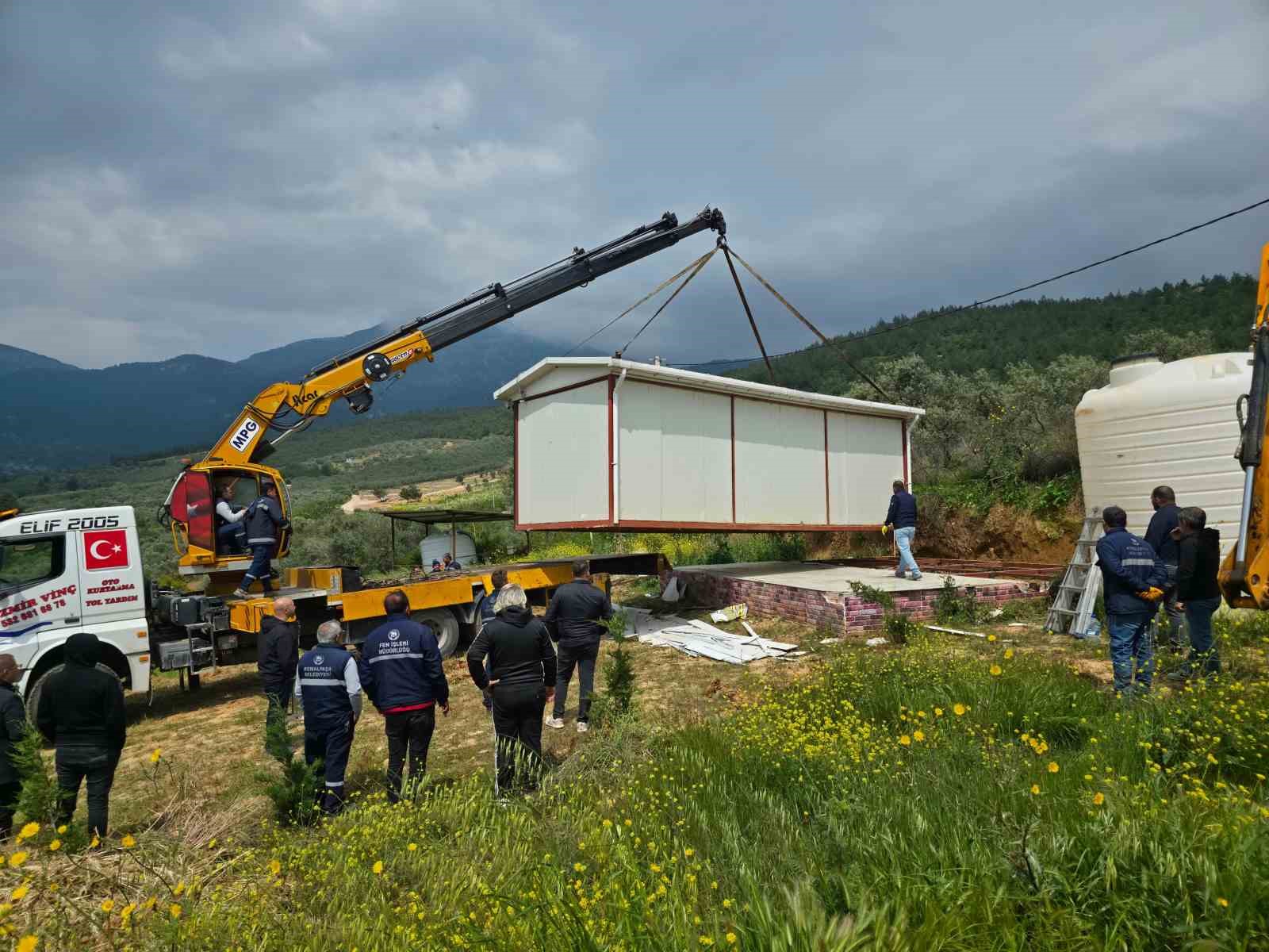Kemalpaşa’da kaçak yapıların yıkımına başlandı
