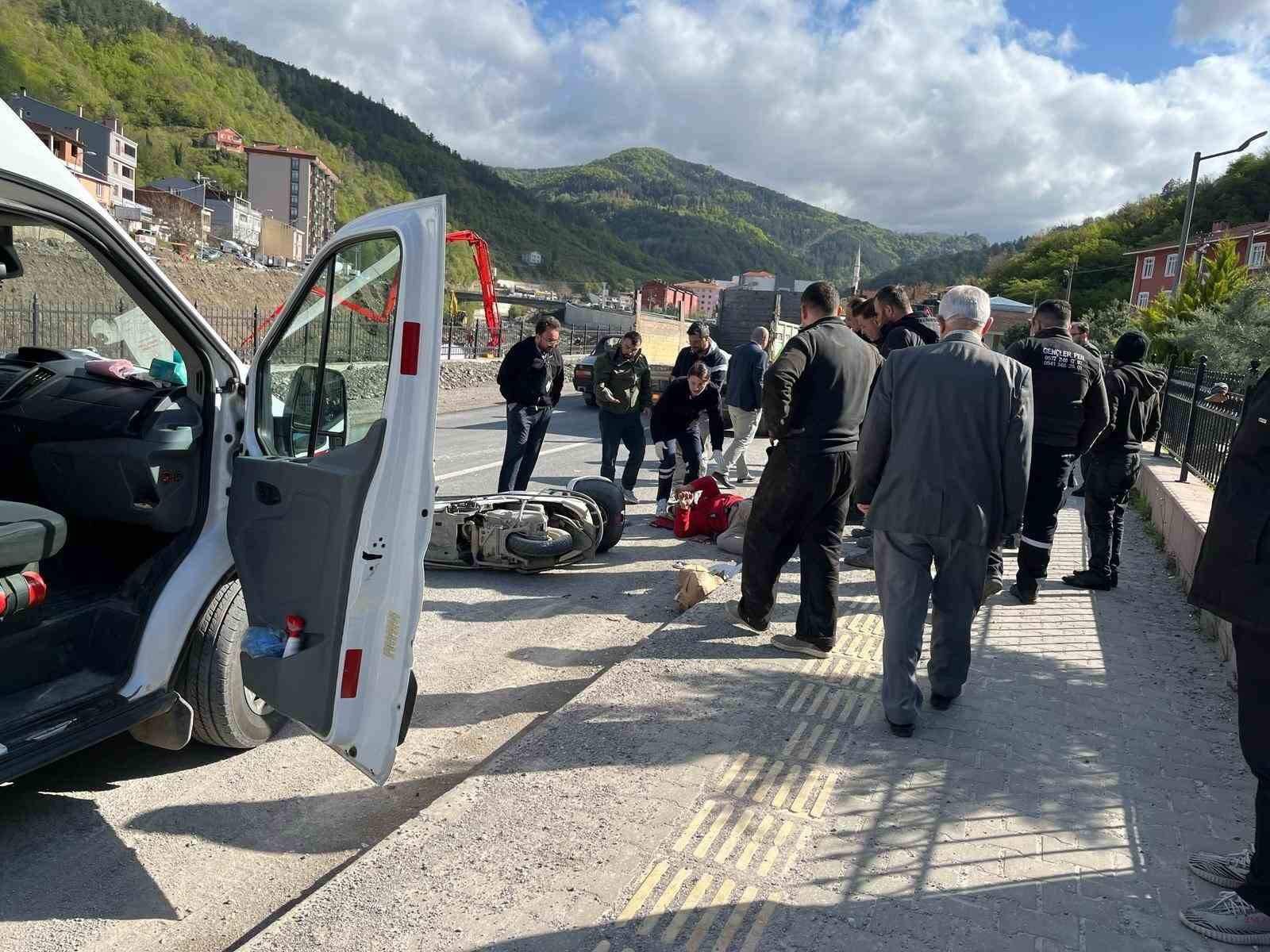 Kastamonu&rsquo;da motosiklet kamyona &ccedil;arptı: 1 yaralı
