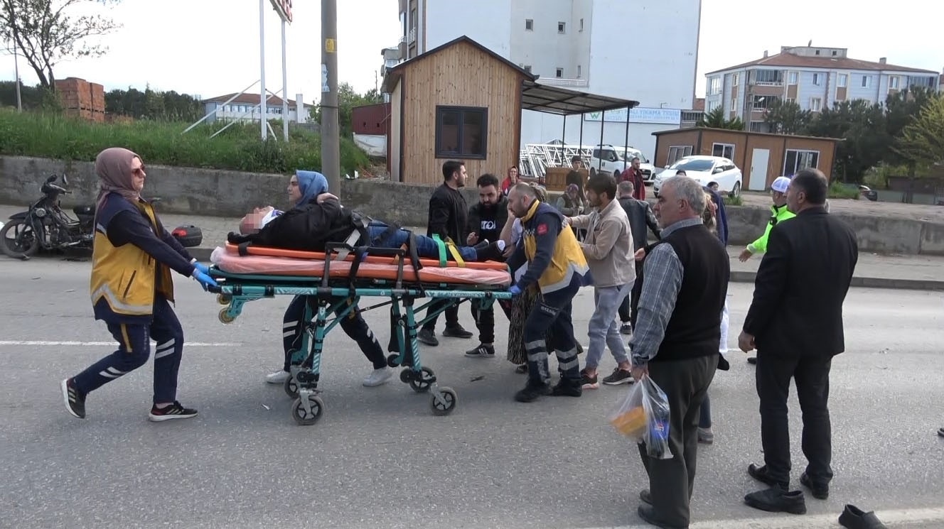 Yaya geçidinden geçen motosiklete otomobil çarptı: 1 yaralı