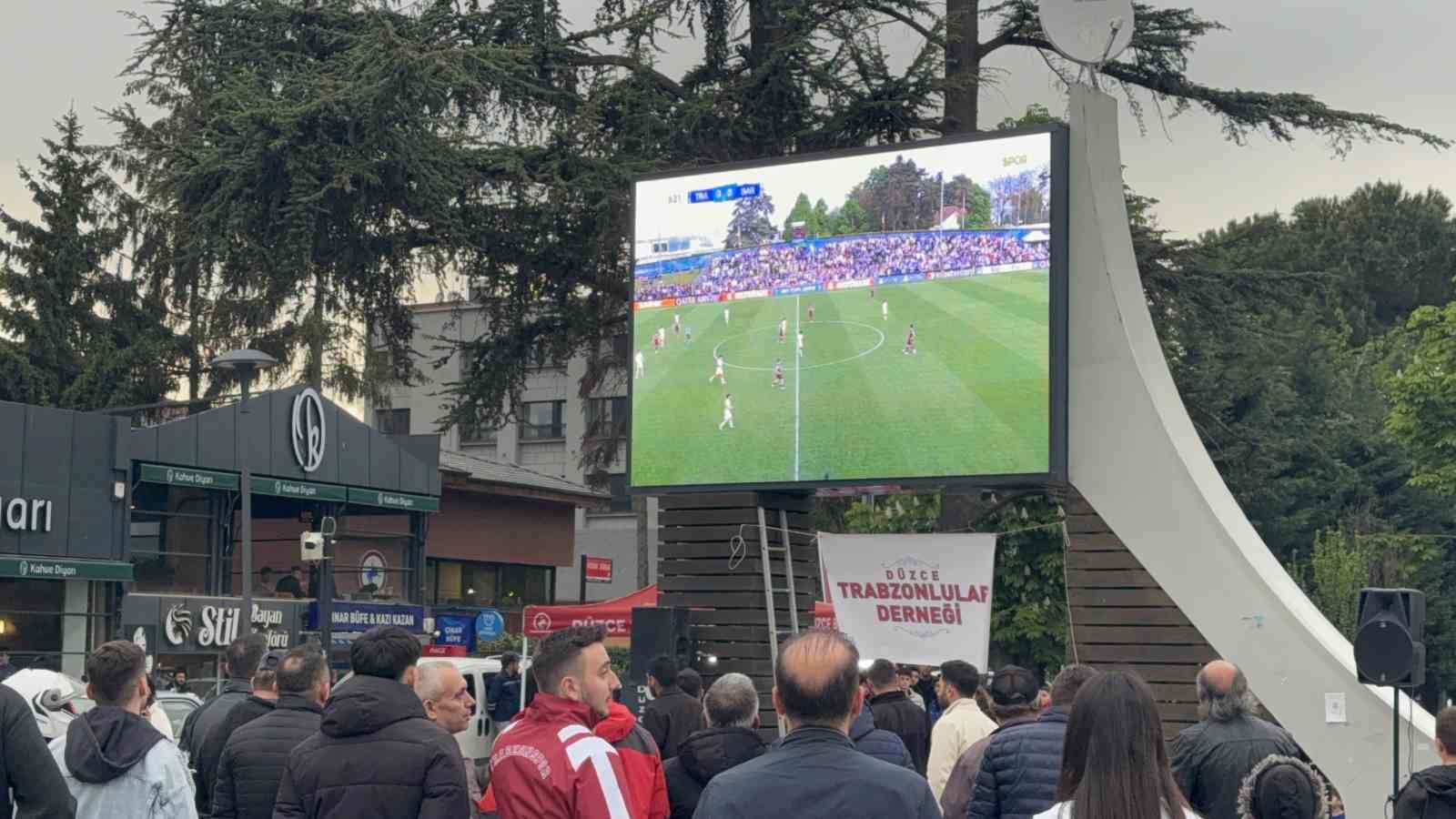 Gençlik Ligi finali Düzce’de dev ekranda izlendi
