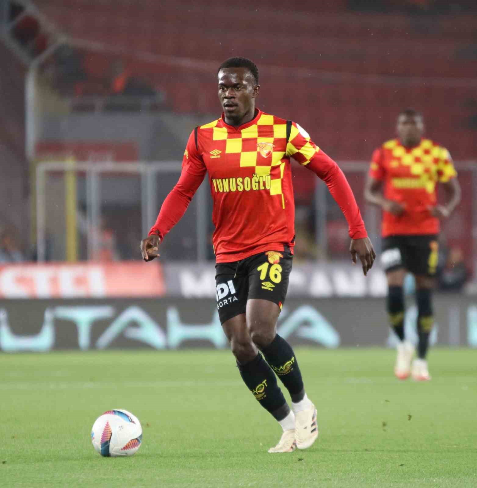 Trendyol Süper Lig: Göztepe: 2 - Başakşehir: 0 (İlk yarı)