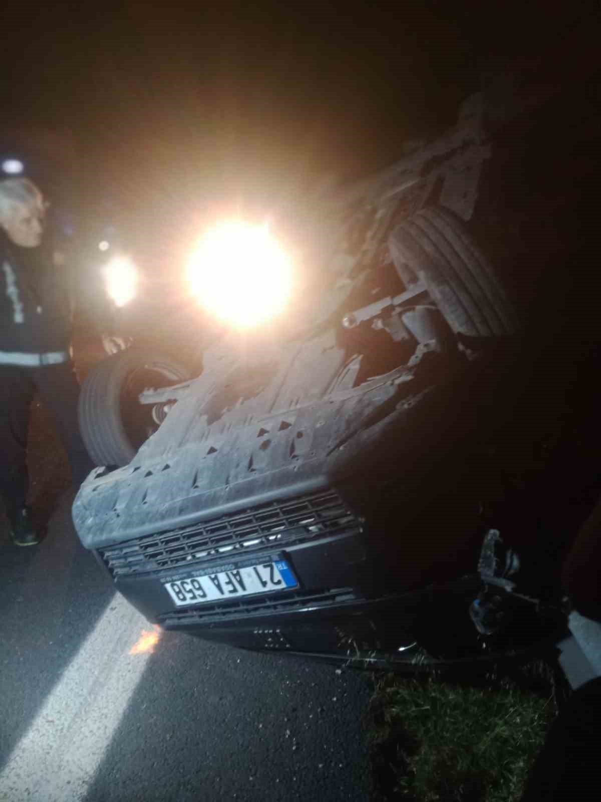 Osmaniye’de hafif ticari araç tıra arkadan çarptı: 4 yaralı