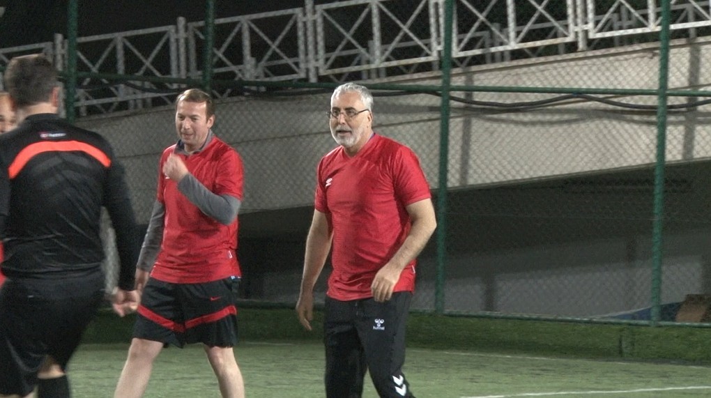 Bakan Işıkhan sendika temsilcileri ve basın mensuplarıyla maç yaptı