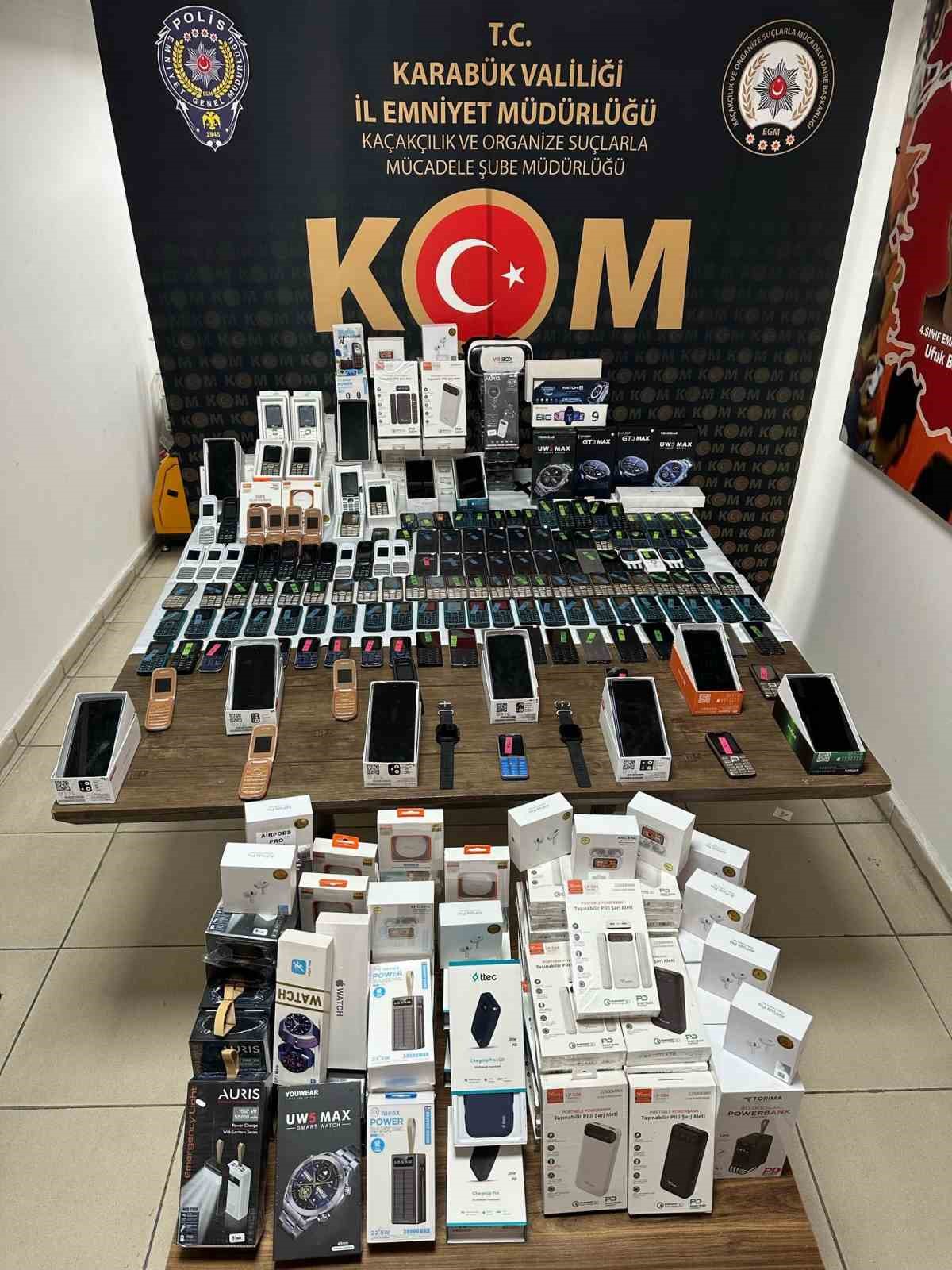 Kaçakçılık operasyonunda çok sayıda telefon ve elektronik eşya ele geçirildi