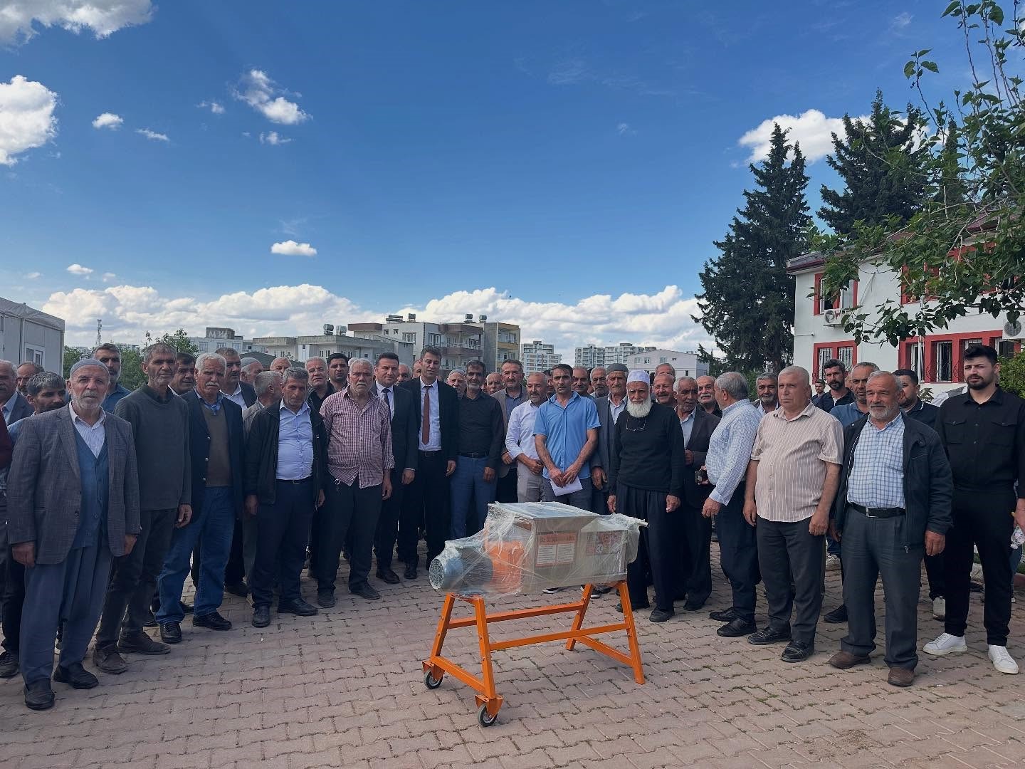 Kahta’daki 99 çiftçiye üzüm sıkma makinesi dağıtıldı