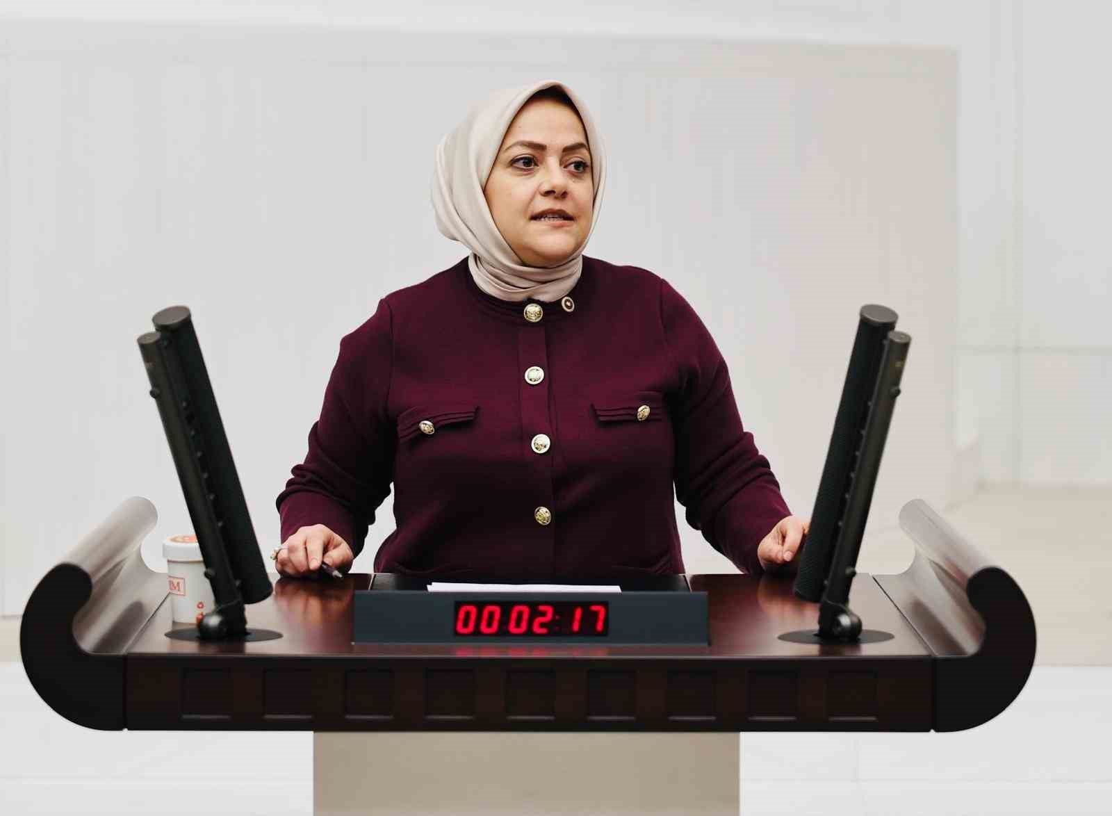 Milletvekili Ün; "Deprem felaketi kapıdayken yetkililer, yetkisizler gibi eli böğründe bekliyor"