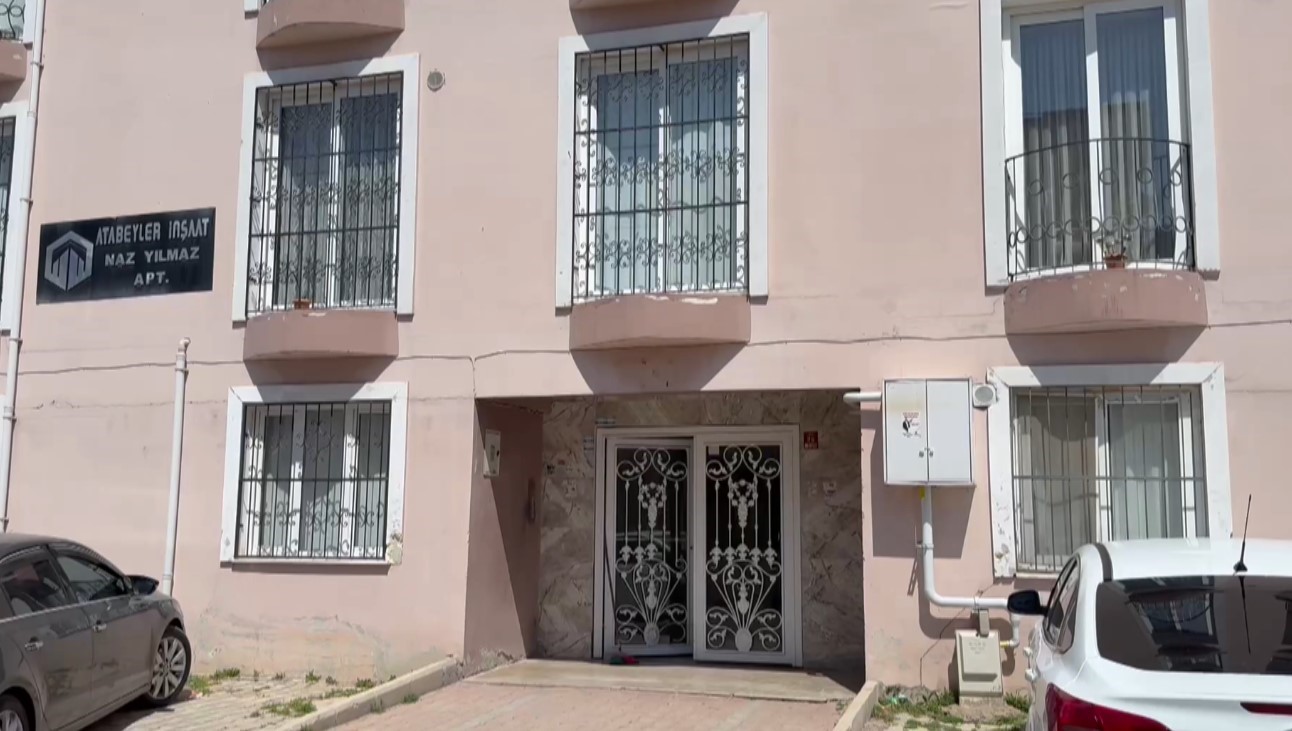 Çaldığı motosikletle turlayan hırsız, balkonda asılı ceketi giyerek kayıplara karıştı