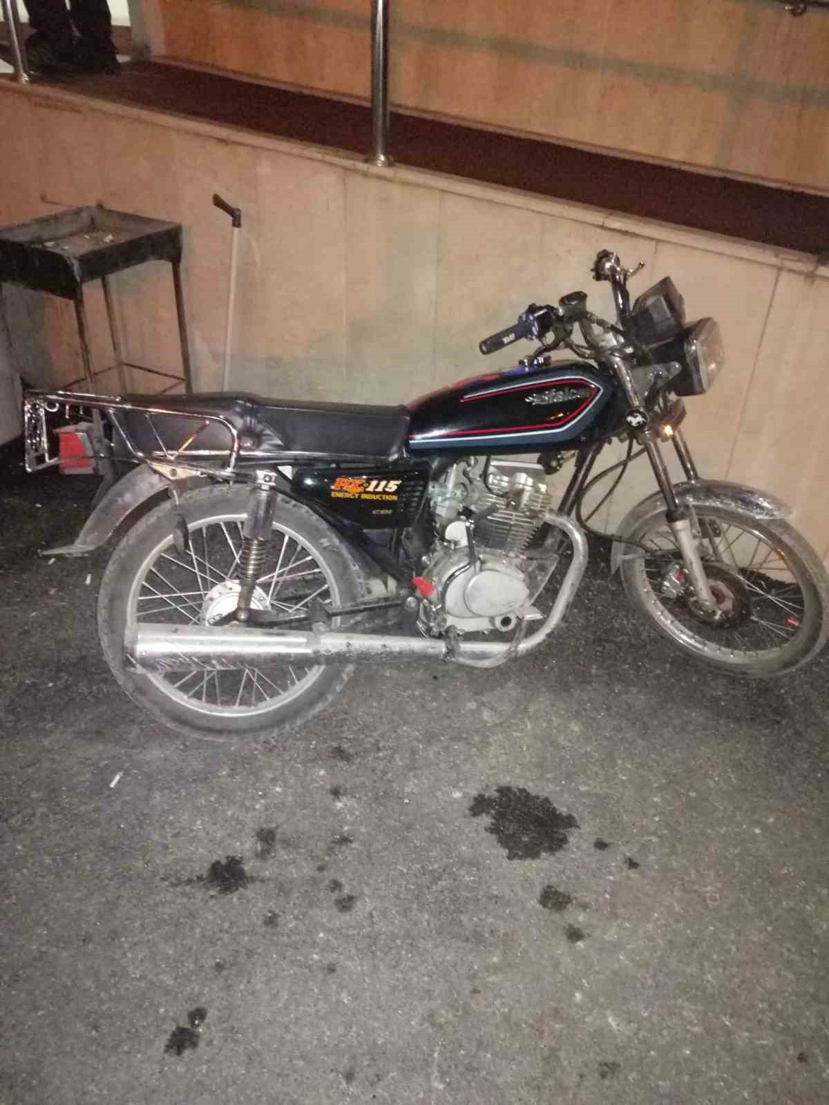 Adana’da 2 şüpheli ev kurşunlayıp, kaçarken kovalamacayla yakalandı
