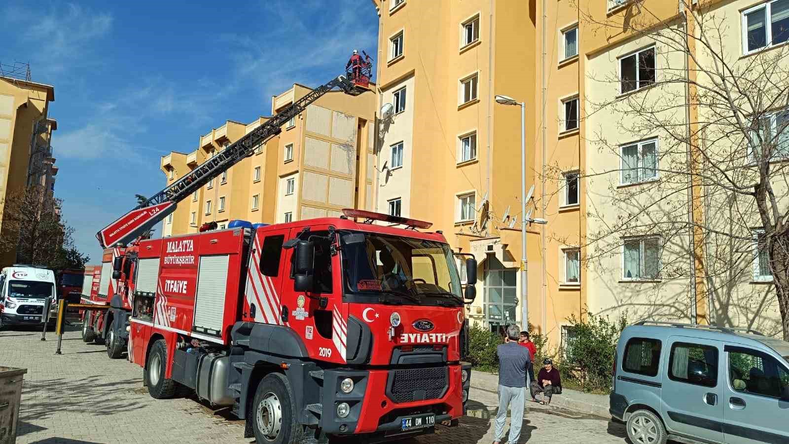 Malatya’da 7 katlı binada yangın paniği