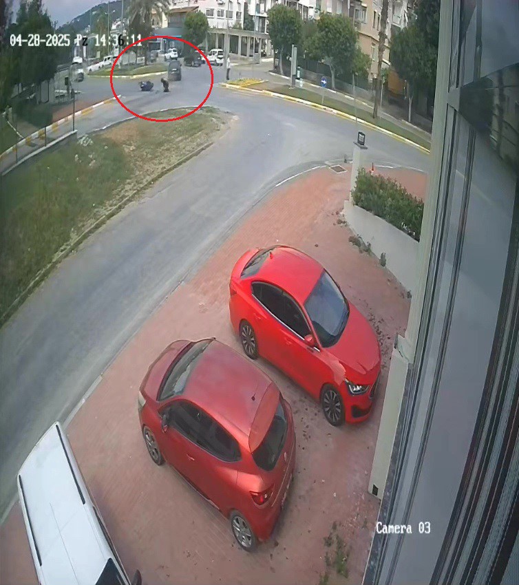 Motosikletliye takla attıran kaza kamerada