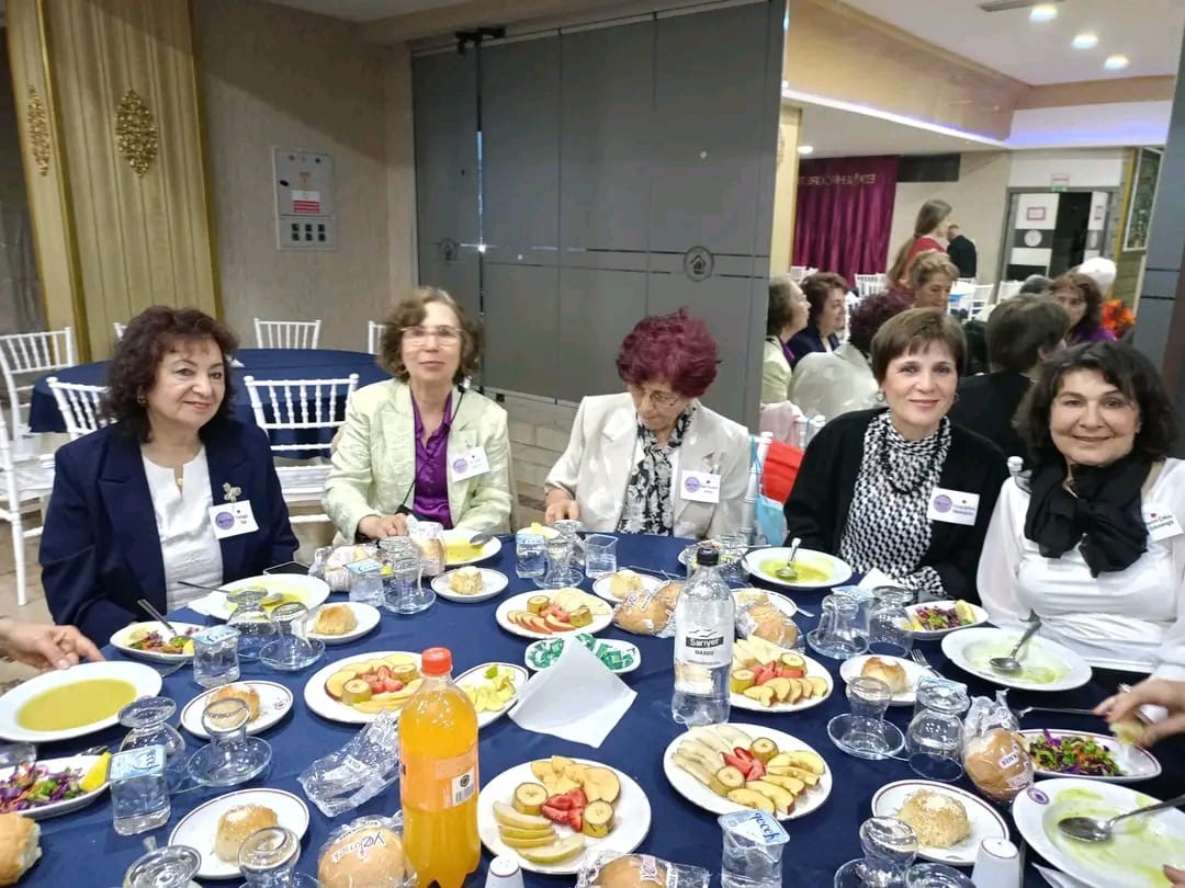 &Ouml;ğretmen okulu mezunları 50 yıl sonra Eskişehir&rsquo;de buluştu
