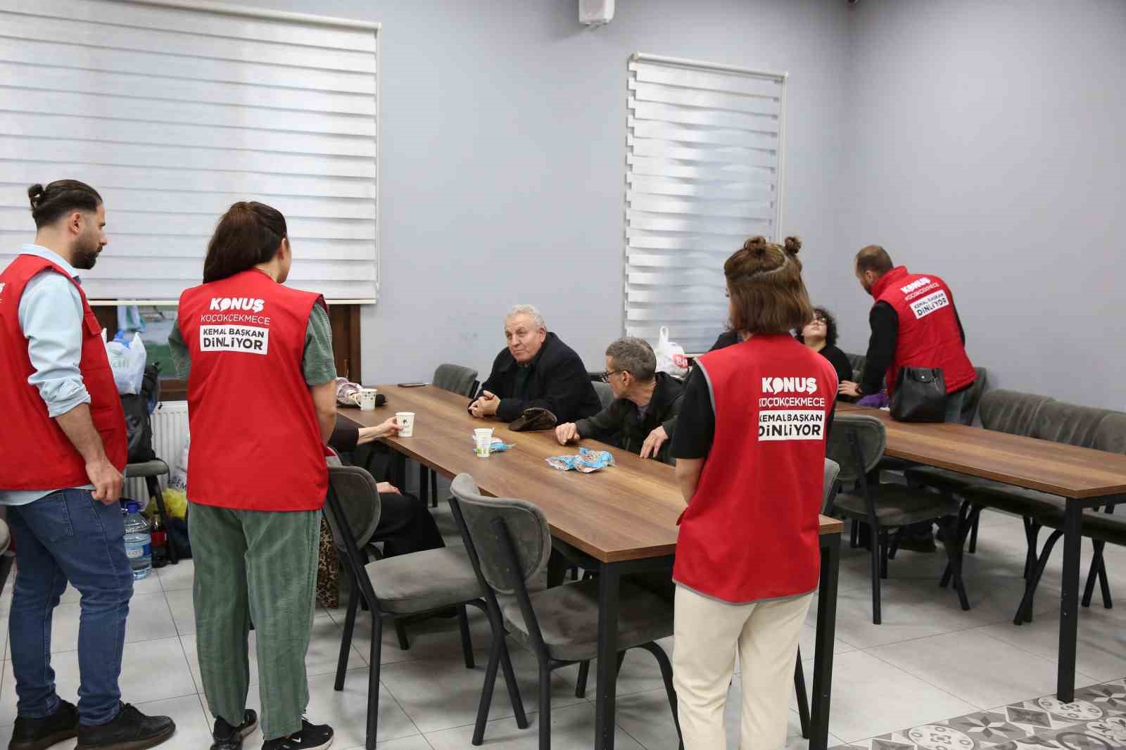 K&uuml;&ccedil;&uuml;k&ccedil;ekmece Belediyesi deprem sonrası vatandaşların yanında
