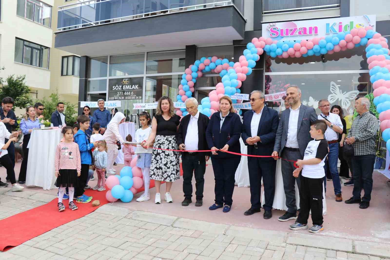 Denizli’de çocuk giyim modasının yeni buluşma noktası Suzan Kids hizmete açıldı