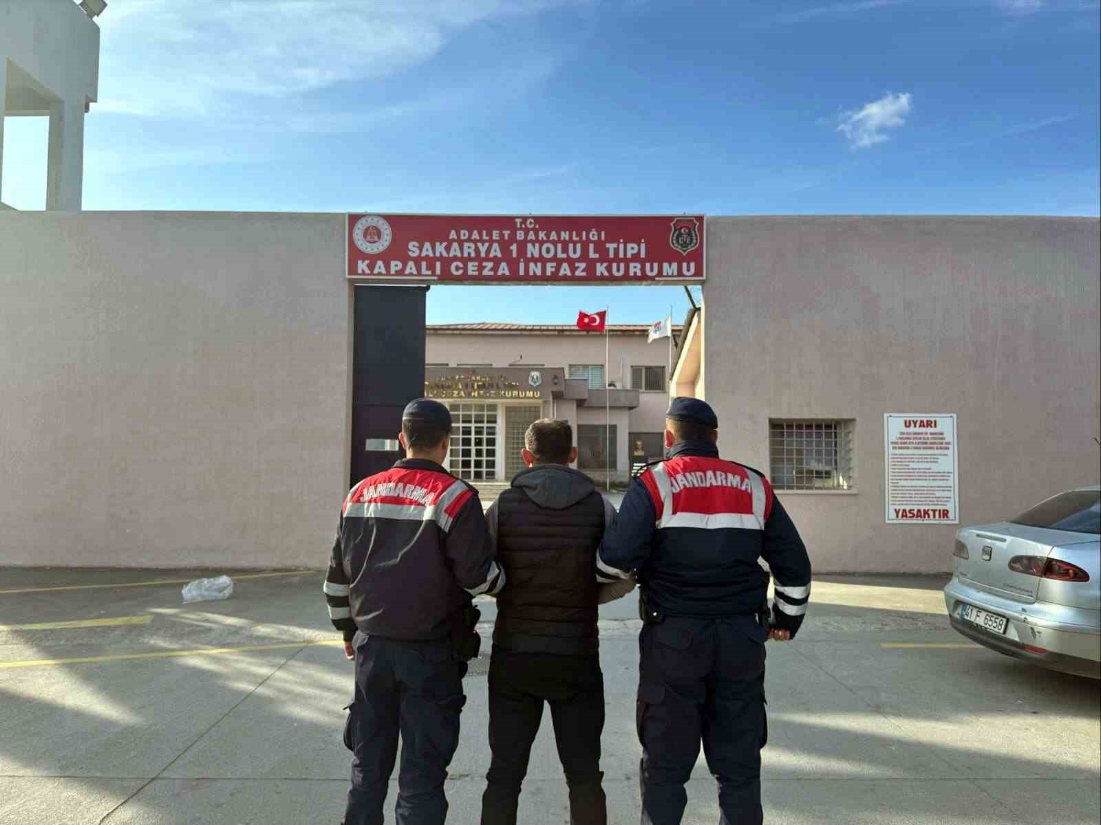 Evin her yerine silah zulalamışlar
