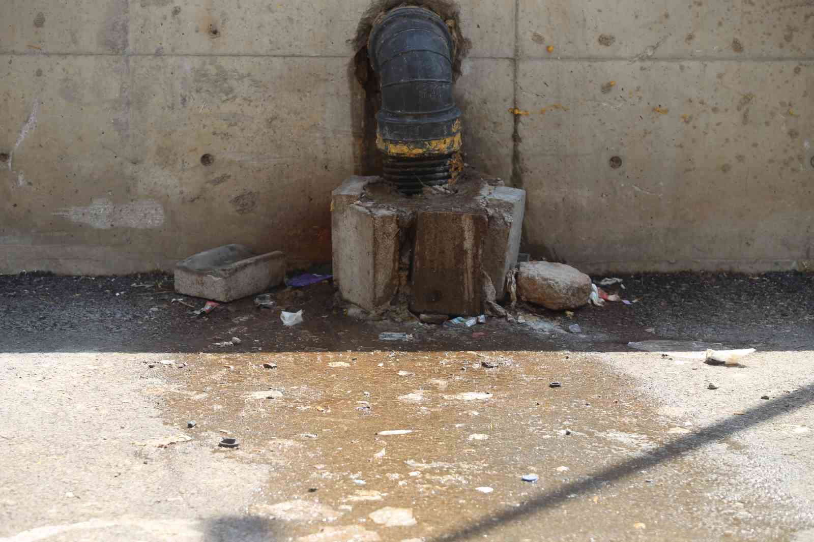 Bir yıldır kötü kokuyu duyarak yaşıyorlar