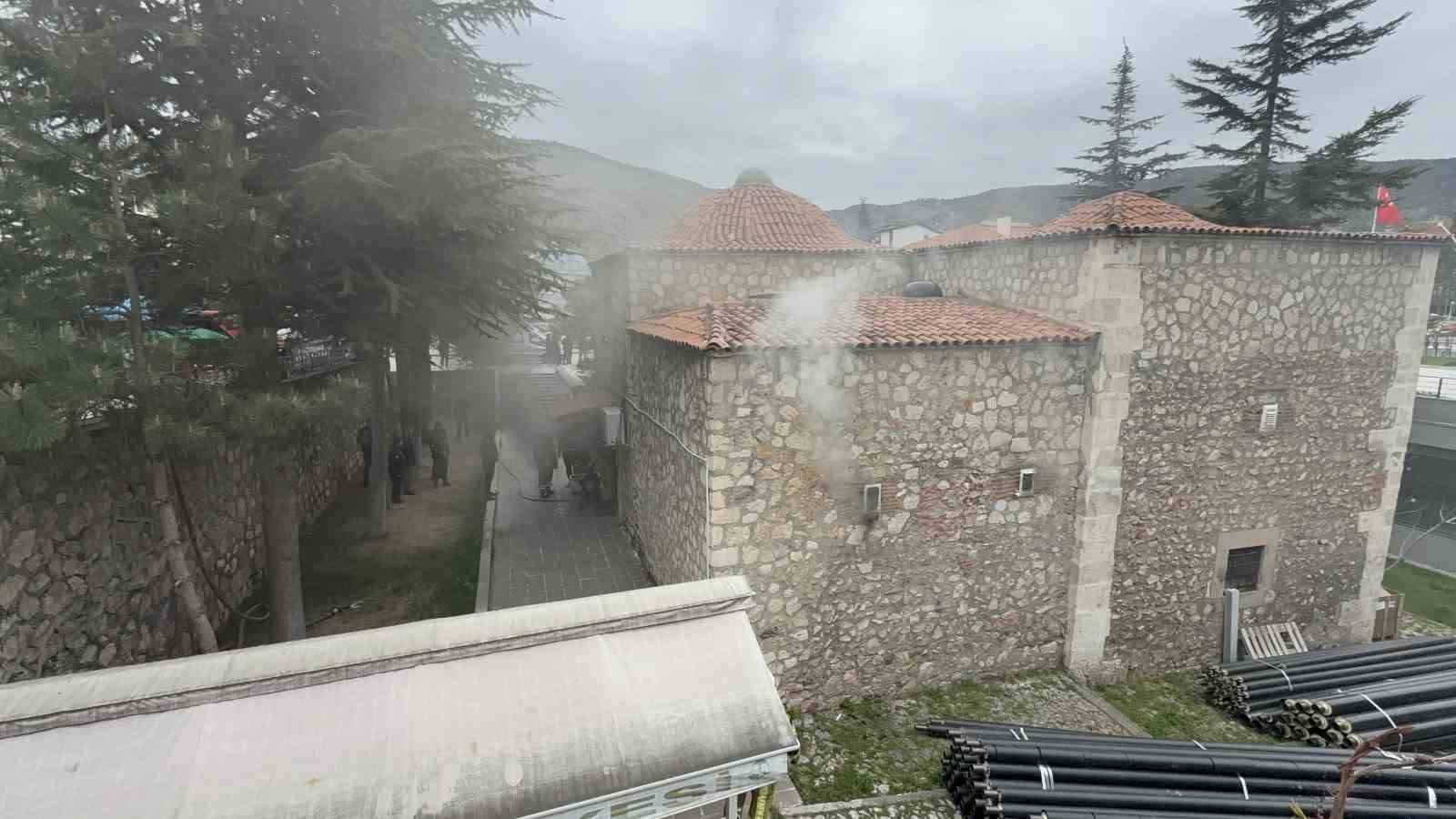 Tokat’ta 8 asırlık camide yangın çıktı
