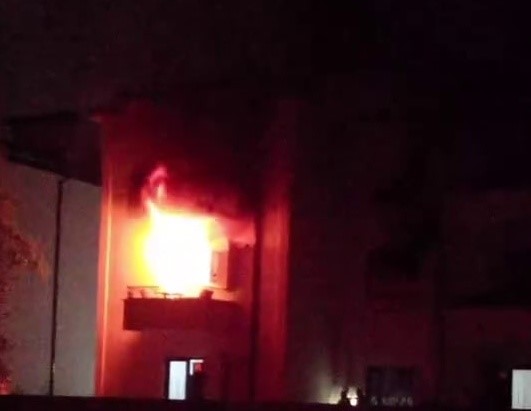 3 katlı binada korkutan yangın: 1’i çocuk 6 kişiyi itfaiye kurtardı