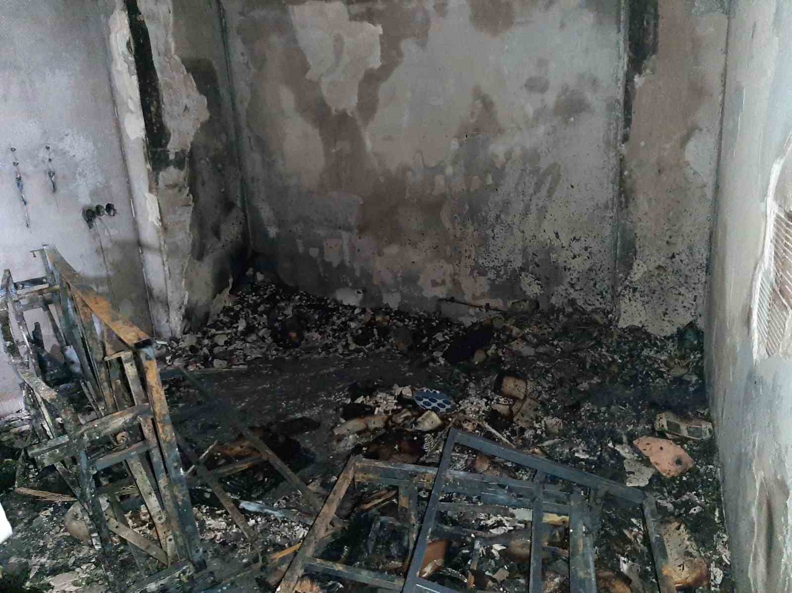 3 katlı binada korkutan yangın: 1’i çocuk 6 kişiyi itfaiye kurtardı