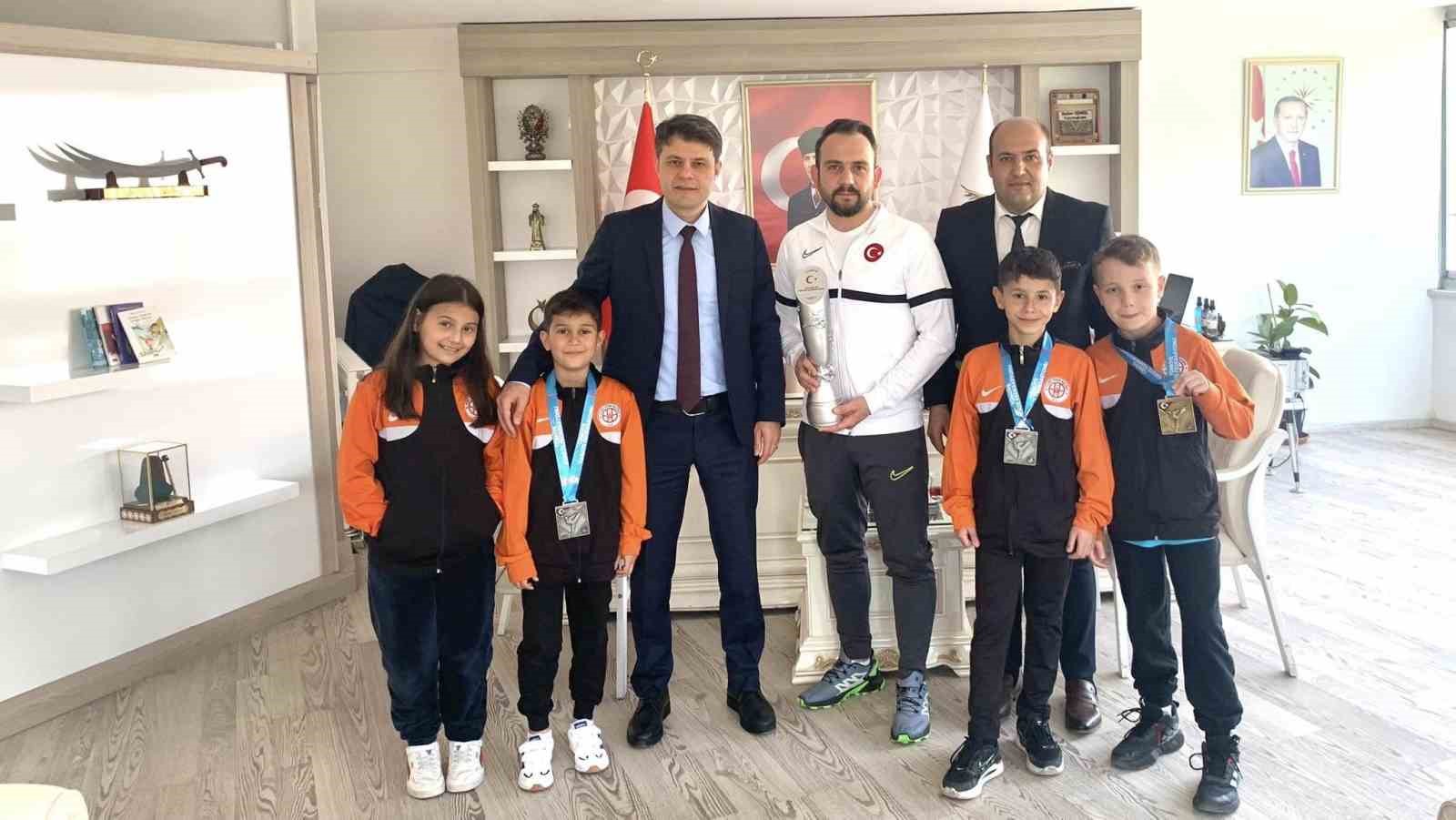 Afyonkarahisarlı minik karateciler derece elde etti
