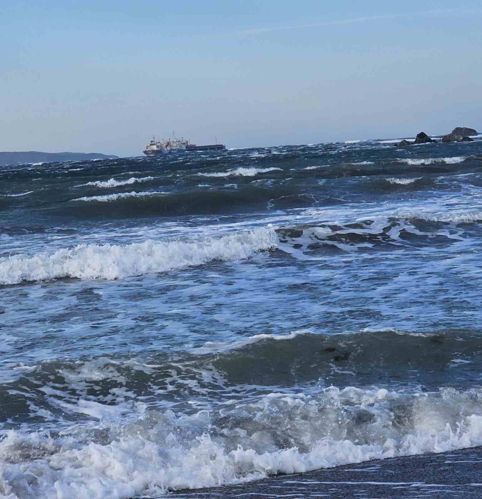 Bandırma&rsquo;da fırtına hayatı olumsuz etkiledi
