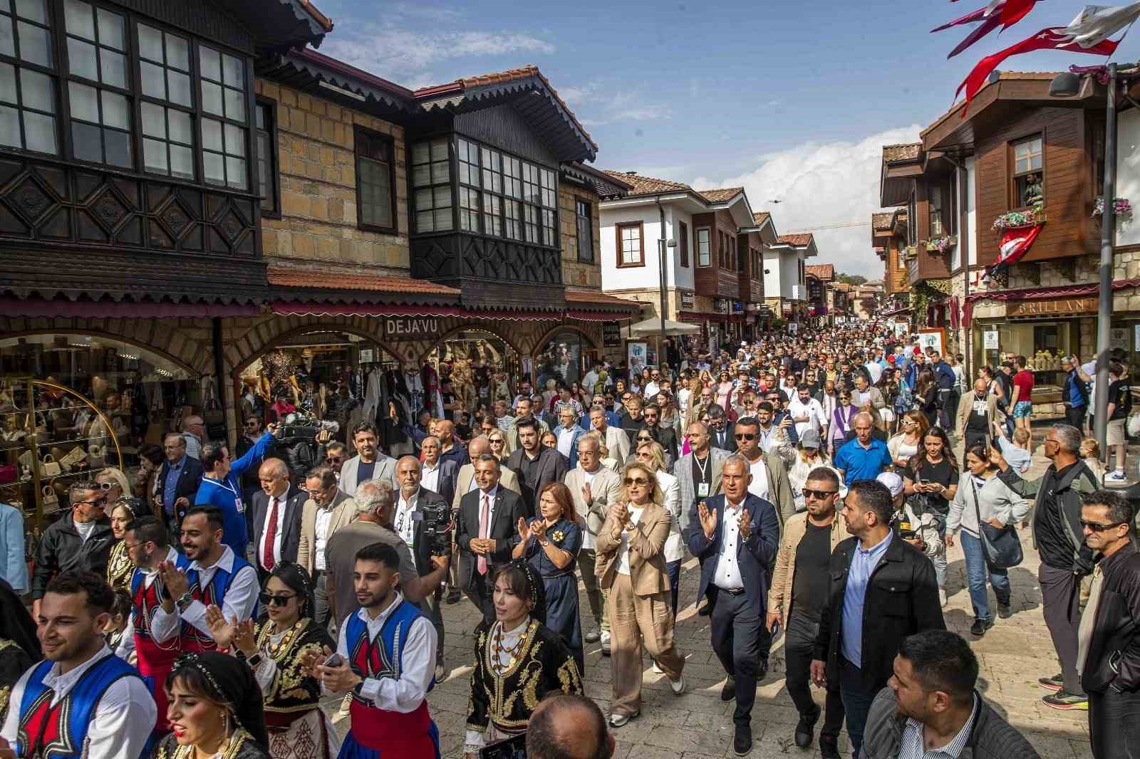 Manavgat, Girit&rsquo;ten Side&rsquo;ye uzanan lezzet ş&ouml;leniyle yeni bir milat başlattı

