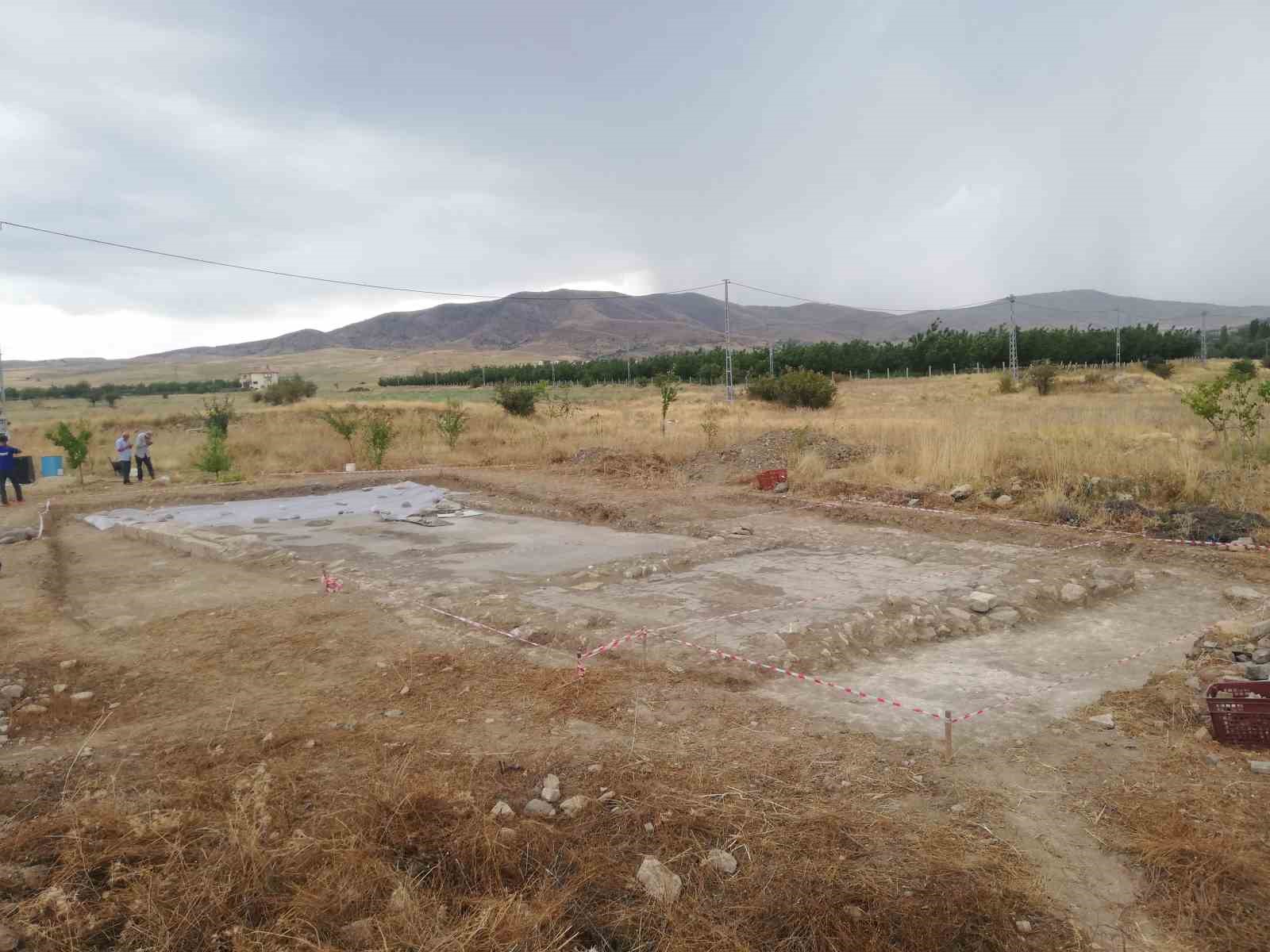 Eti Bakır,  Elazığ’daki Salkaya kazılarına destek oldu