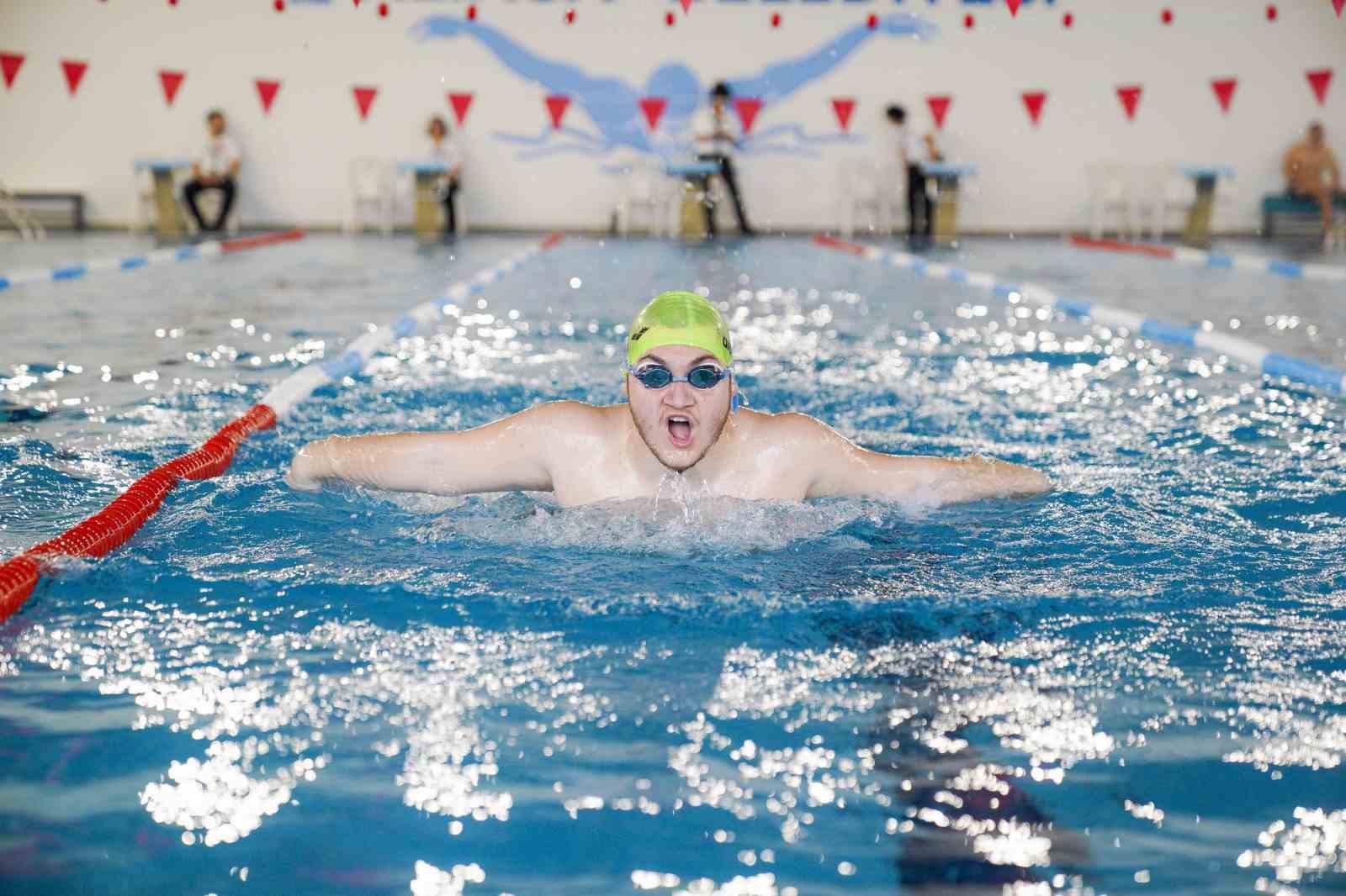 Özel sporcular Aliağa’da kulaç attı