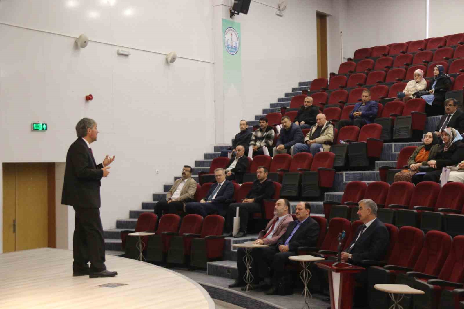 "Örgün Eğitimle Birlikte Hafızlık Projesi" tanıtım toplantısı Kütahya’da gerçekleştirildi