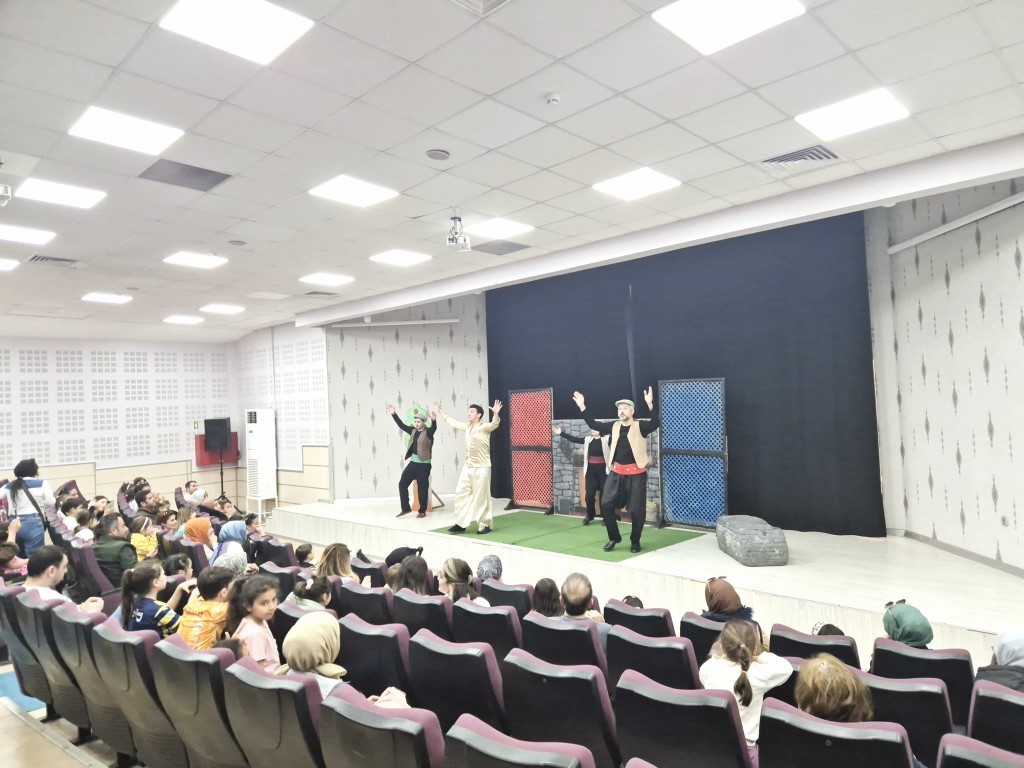 Kartepe’de çocuklar "Bir Buğday Müzikali" ile eğlendi