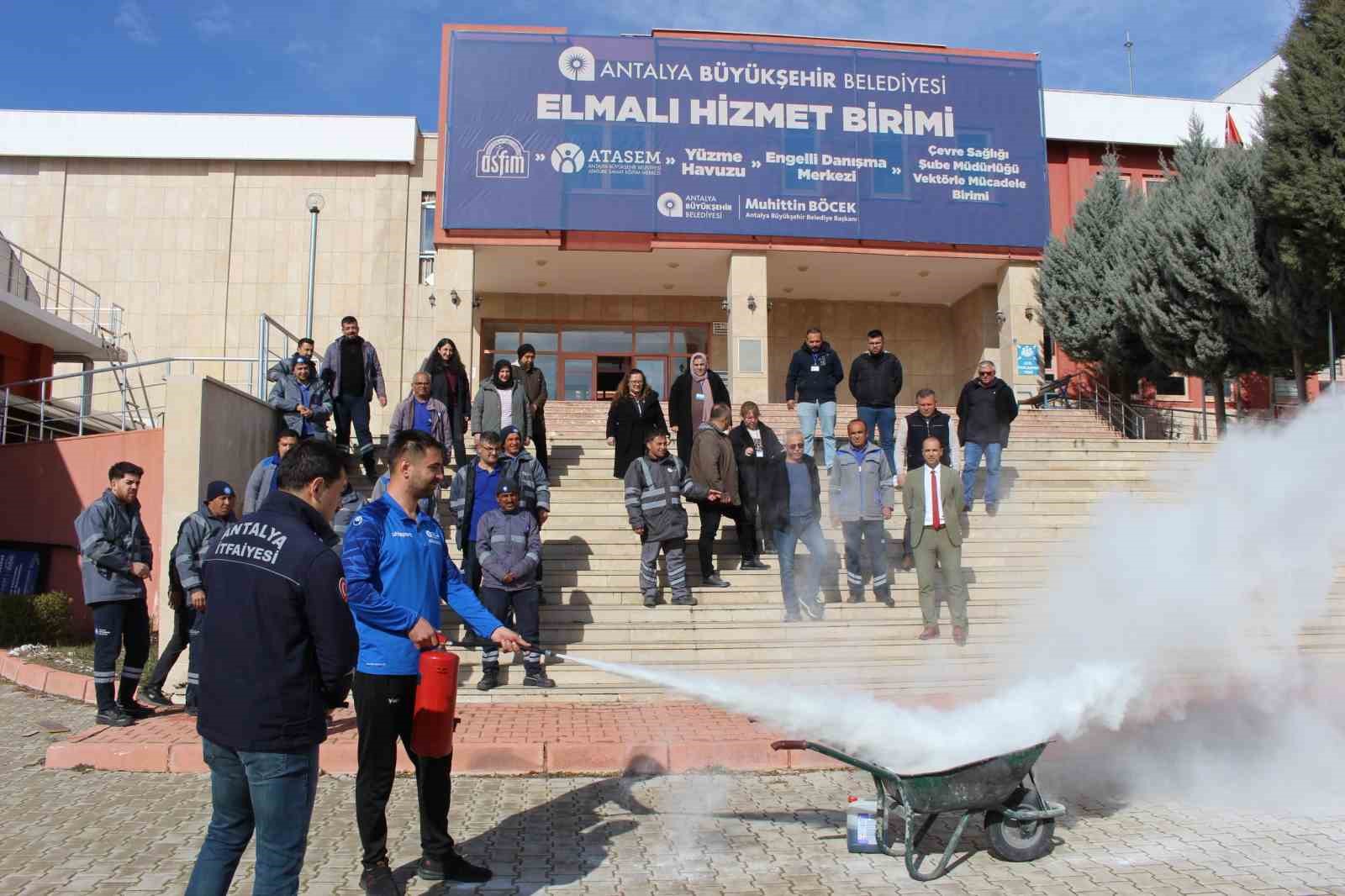 Büyükşehir’in yangın eğitimleri sürüyor