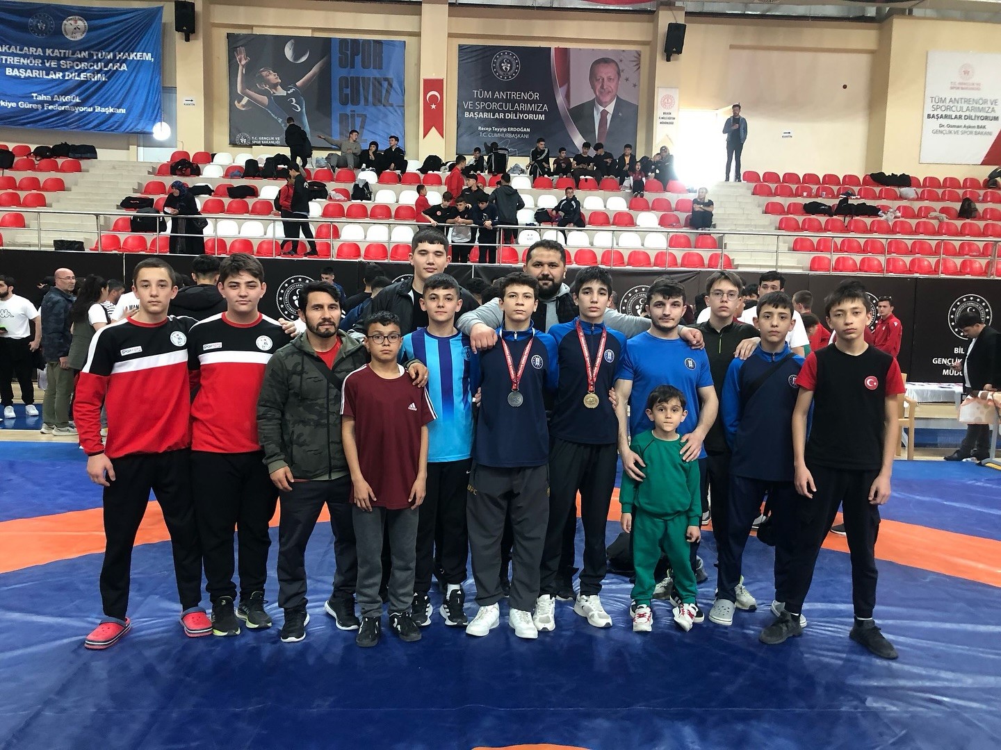 Kütahyalı güreşçiler Bilecik’te madalyaları topladı