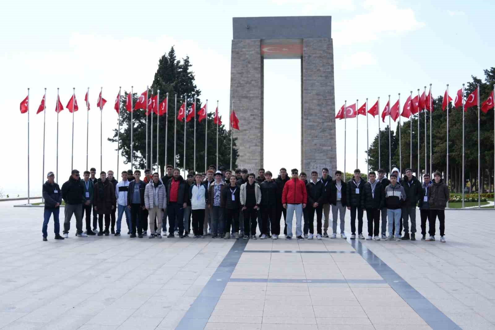 Balıkesirli gençler, Çanakkale’de tarihin izinde yolculuk yaptı