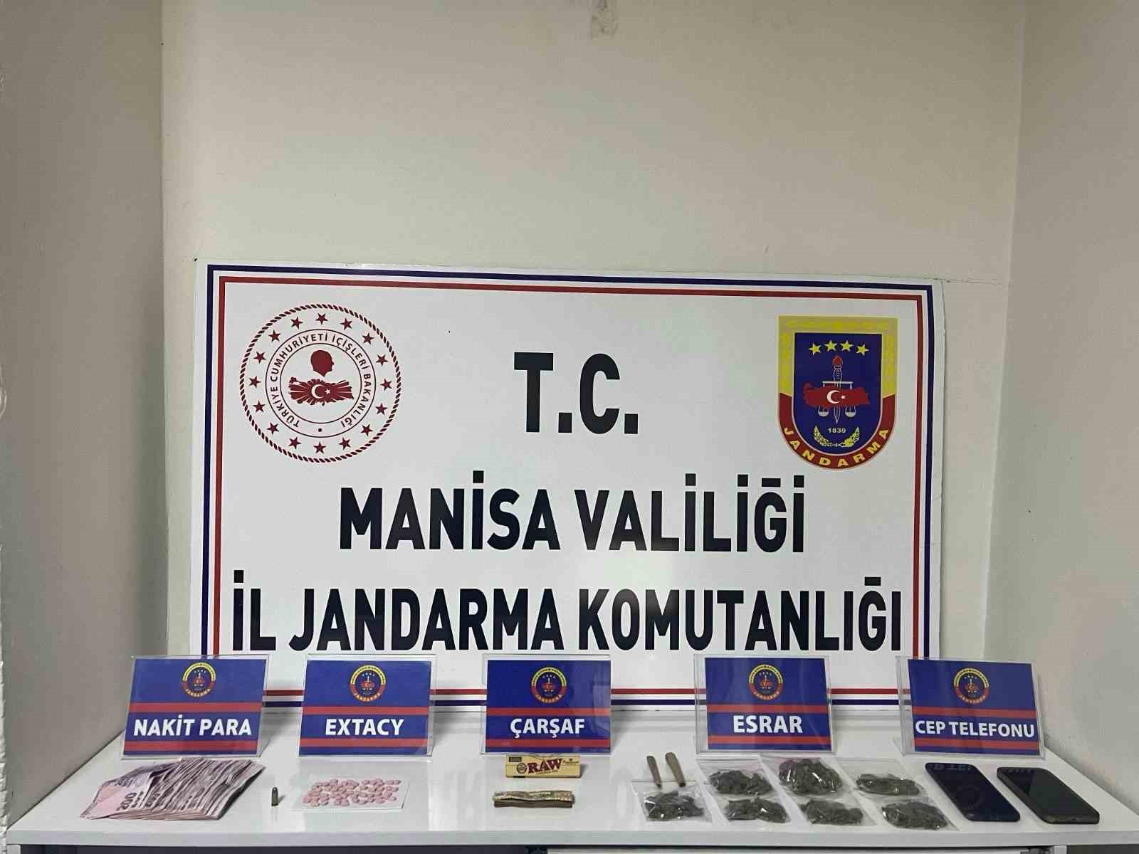 Manisa’da şüpheliden esrar ve uyuşturucu hap çıktı