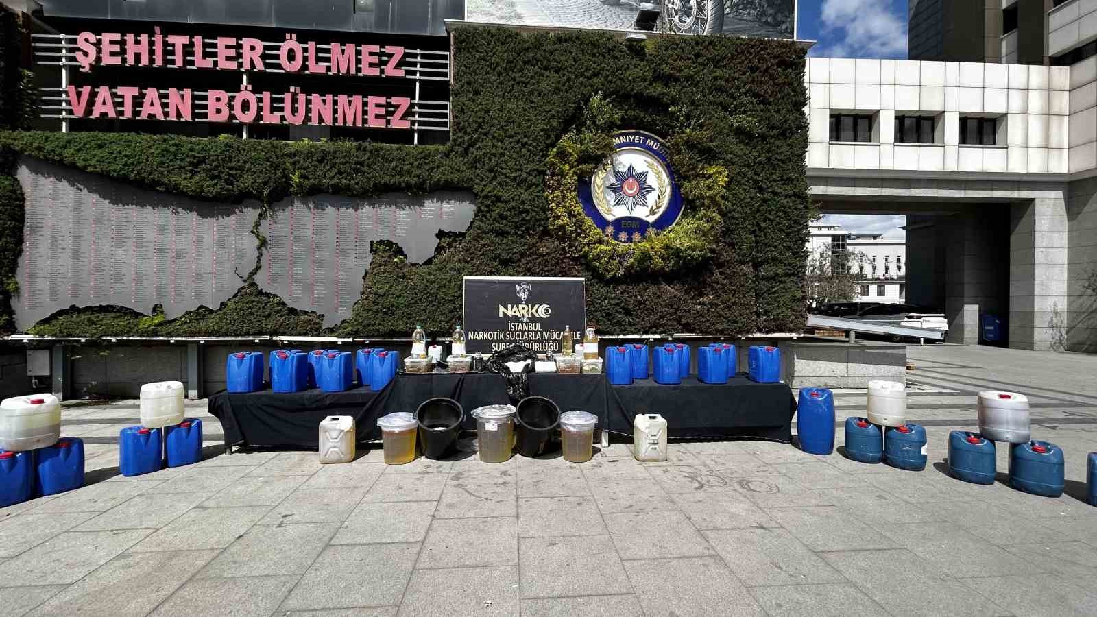 İstanbul&rsquo;da 3 il&ccedil;ede zehir tacirlerine eş zamanlı nefes kesen operasyon
