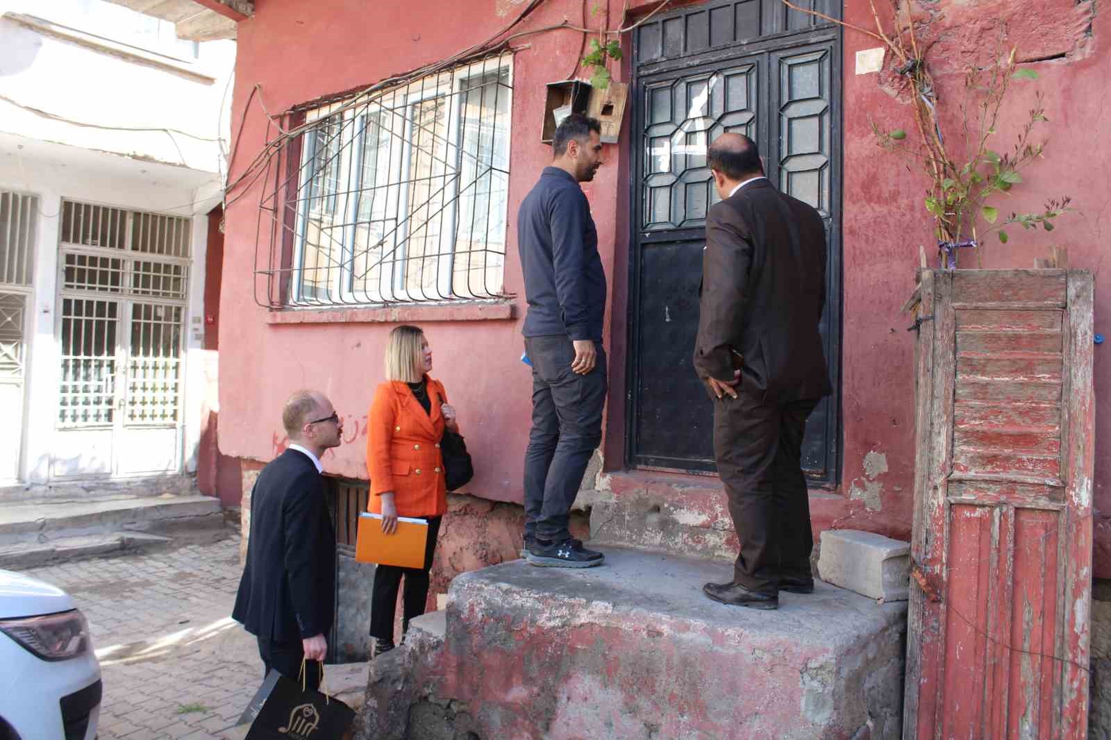 Siirt’te "Açık Kapı" vatandaşların sorunlarını yerinde dinliyor