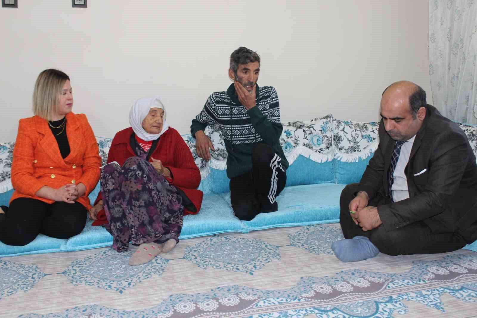 Siirt&rsquo;te "A&ccedil;ık Kapı" vatandaşların sorunlarını yerinde dinliyor
