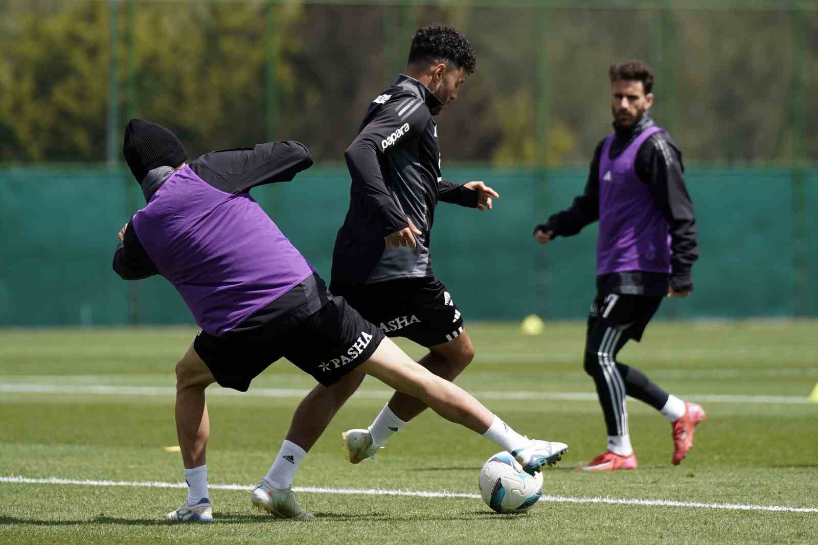 Beşiktaş, Fenerbahçe maçı hazırlıklarını sürdürdü
