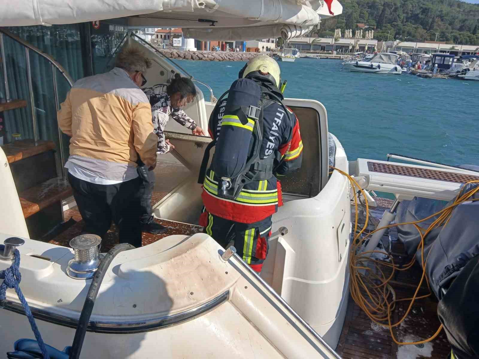 Ayvalık’ta tekne yangını erken müdahaleyle söndürüldü